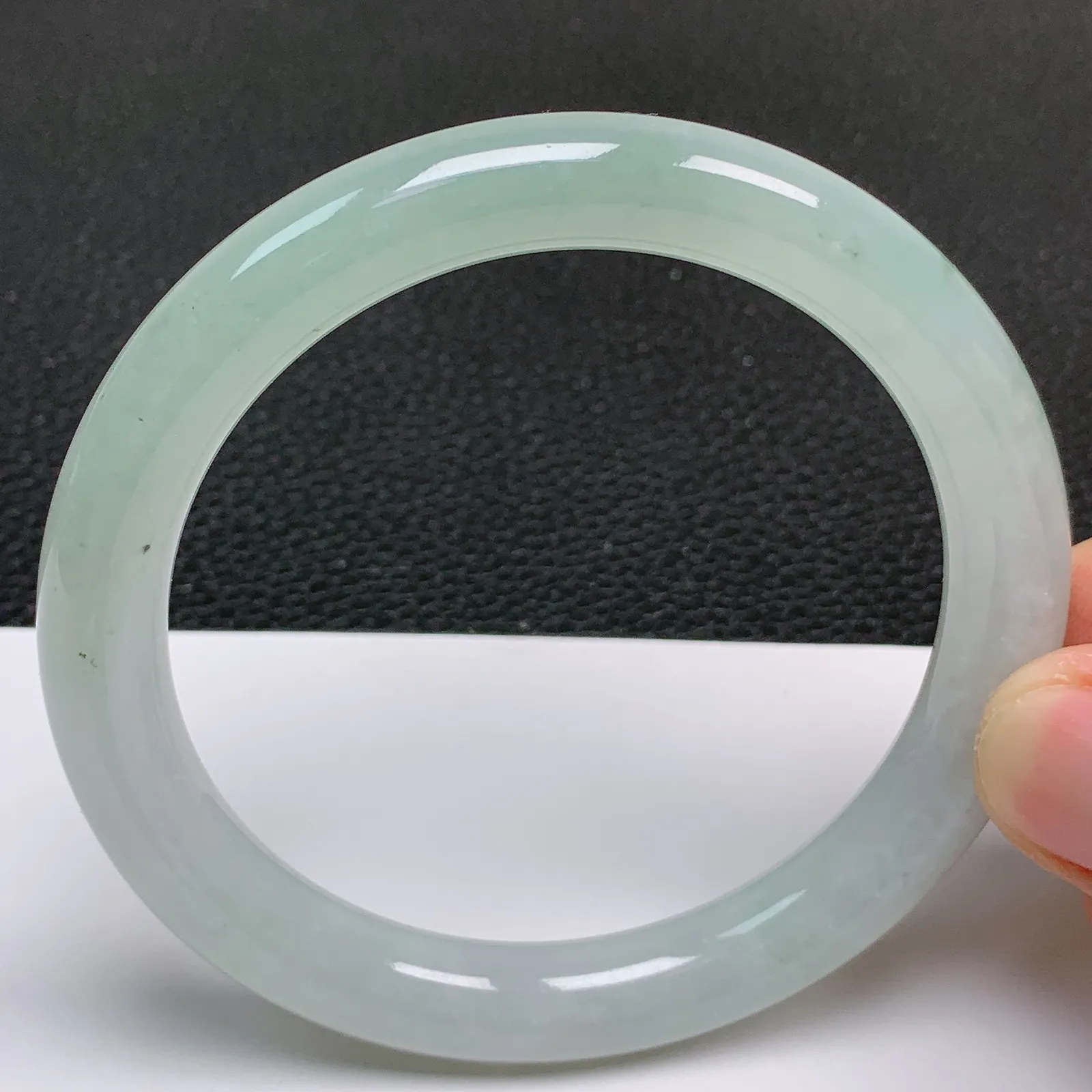 圈口61～62 天然翡翠A货老坑冰润淡绿圆条手镯 尺寸61.6*9.8mm