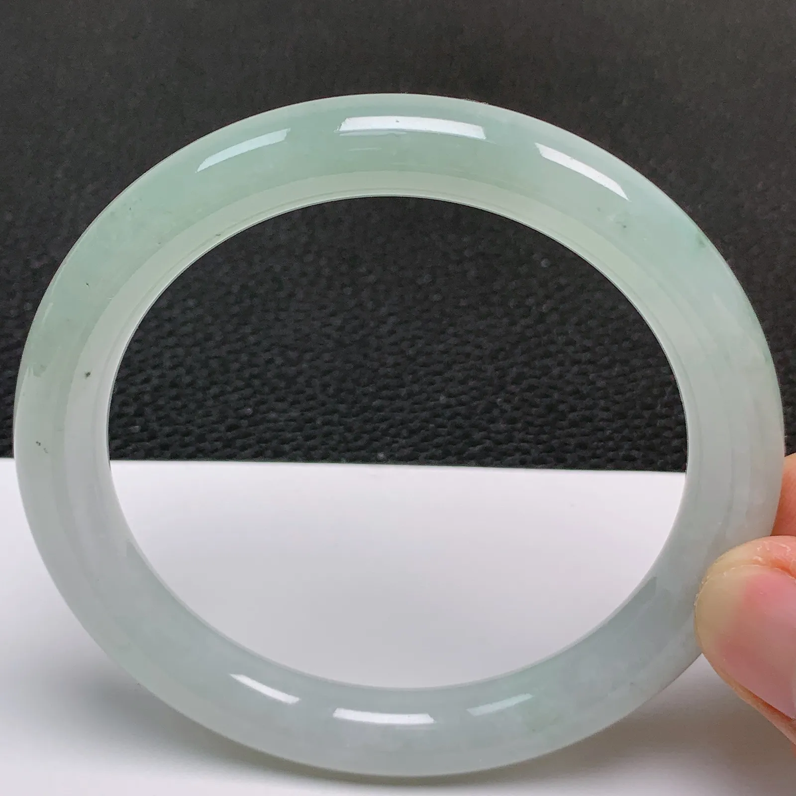 圈口61～62 天然翡翠A货老坑冰润淡绿圆条手镯 尺寸61.6*9.8mm