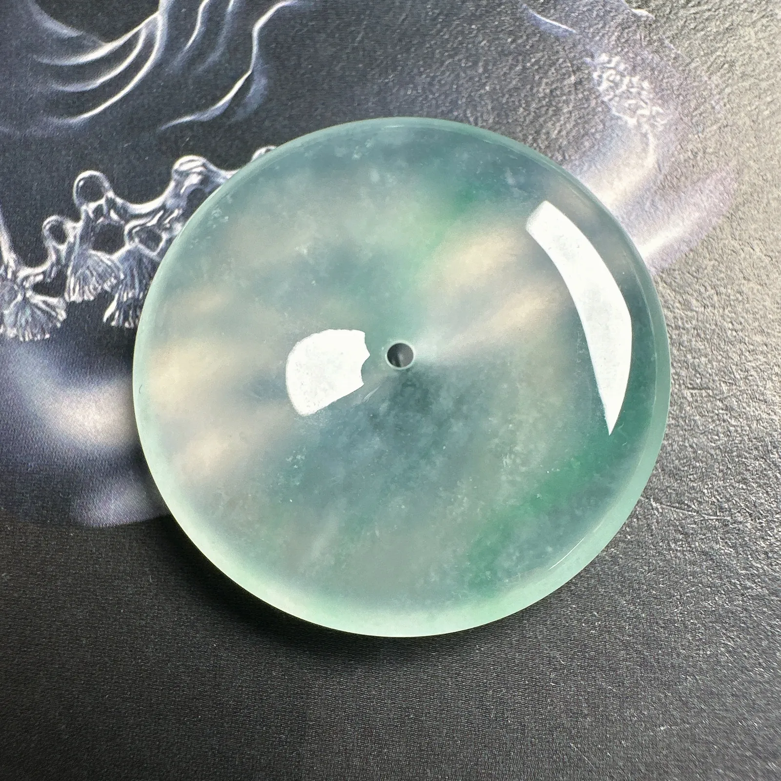【飘绿】冰飘绿大平安扣，晶莹剔透，色泽漂亮，难得大尺寸。