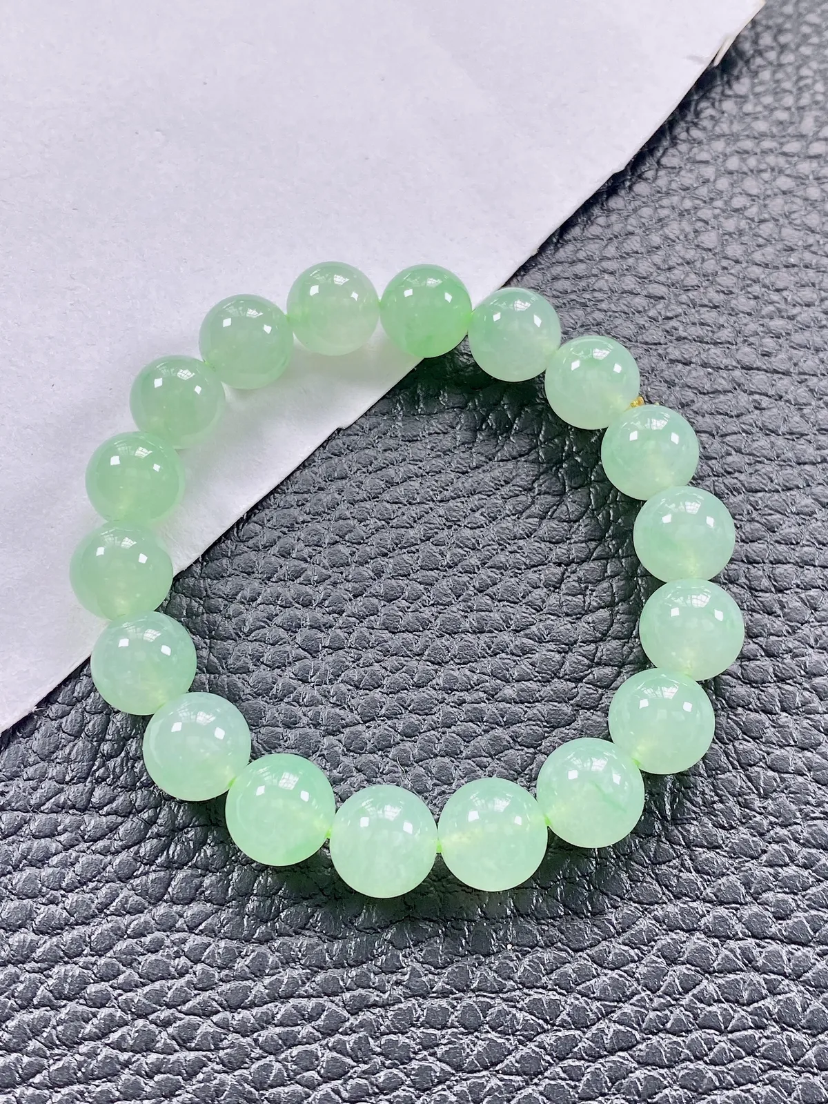 缅甸天然翡翠A货，高冰种起光起胶晴绿底飘阳绿圆珠手串手链，尺寸：11mm/18颗，重量：42.00g