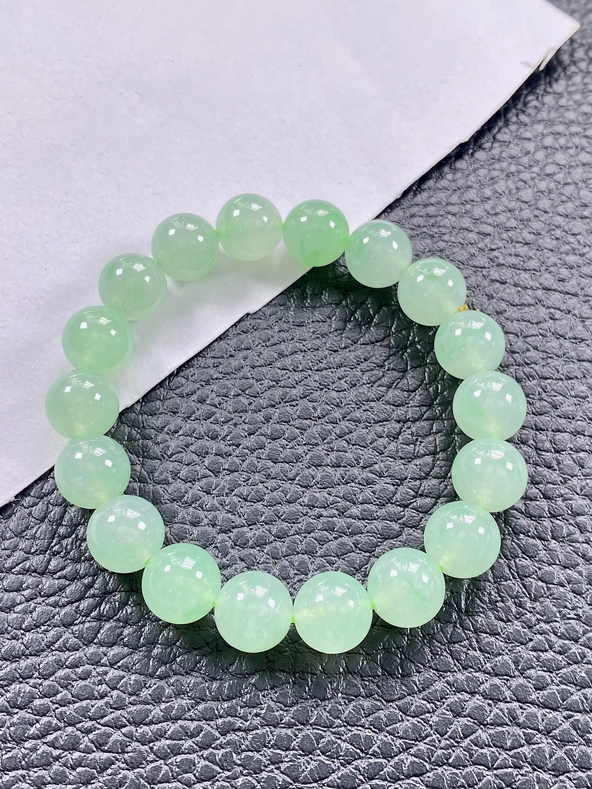 缅甸天然翡翠A货，高冰种起光起胶晴绿底飘阳绿圆珠手串手链，尺寸：11mm/18颗，重量：42.00g