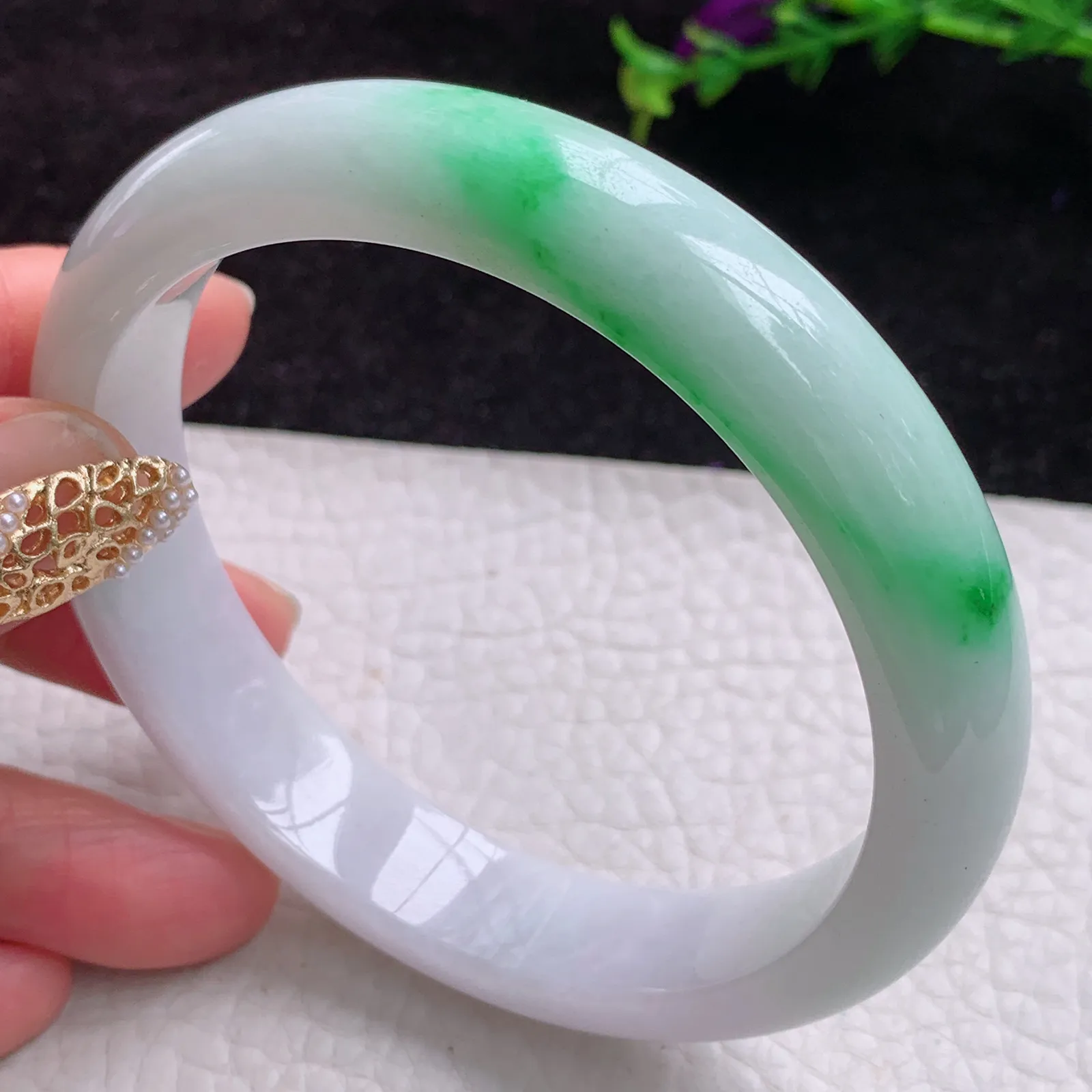 blm实拍 大圈口63*13*8缅甸翡翠胶感飘阳绿大气气百搭正圈翡翠玉手镯 平安镯