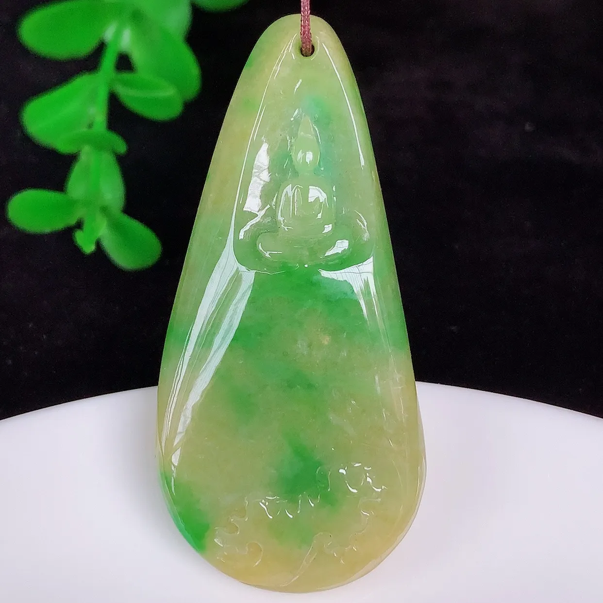 自然光实拍，冰润冰糯种双彩黄加绿翡翠悟道吊坠，翡翠悟道寓意“祥和，安宁，吉祥，幸福”，佩戴效果优雅迷人，性价比超高！#97.17