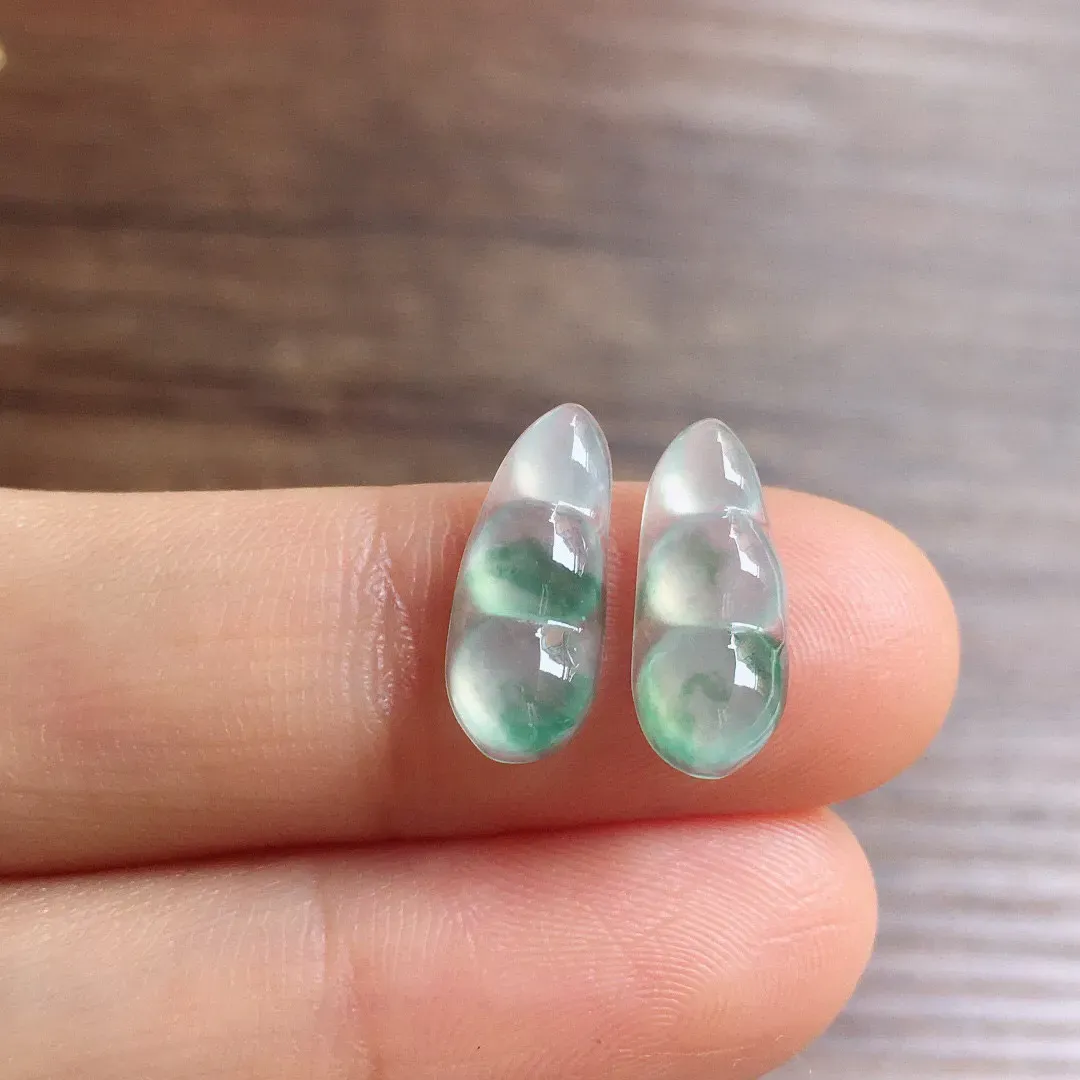 冰飘花福豆一对，镶嵌佳品，冰润细腻，种水足，整体尺寸14.7*5.8*3.3