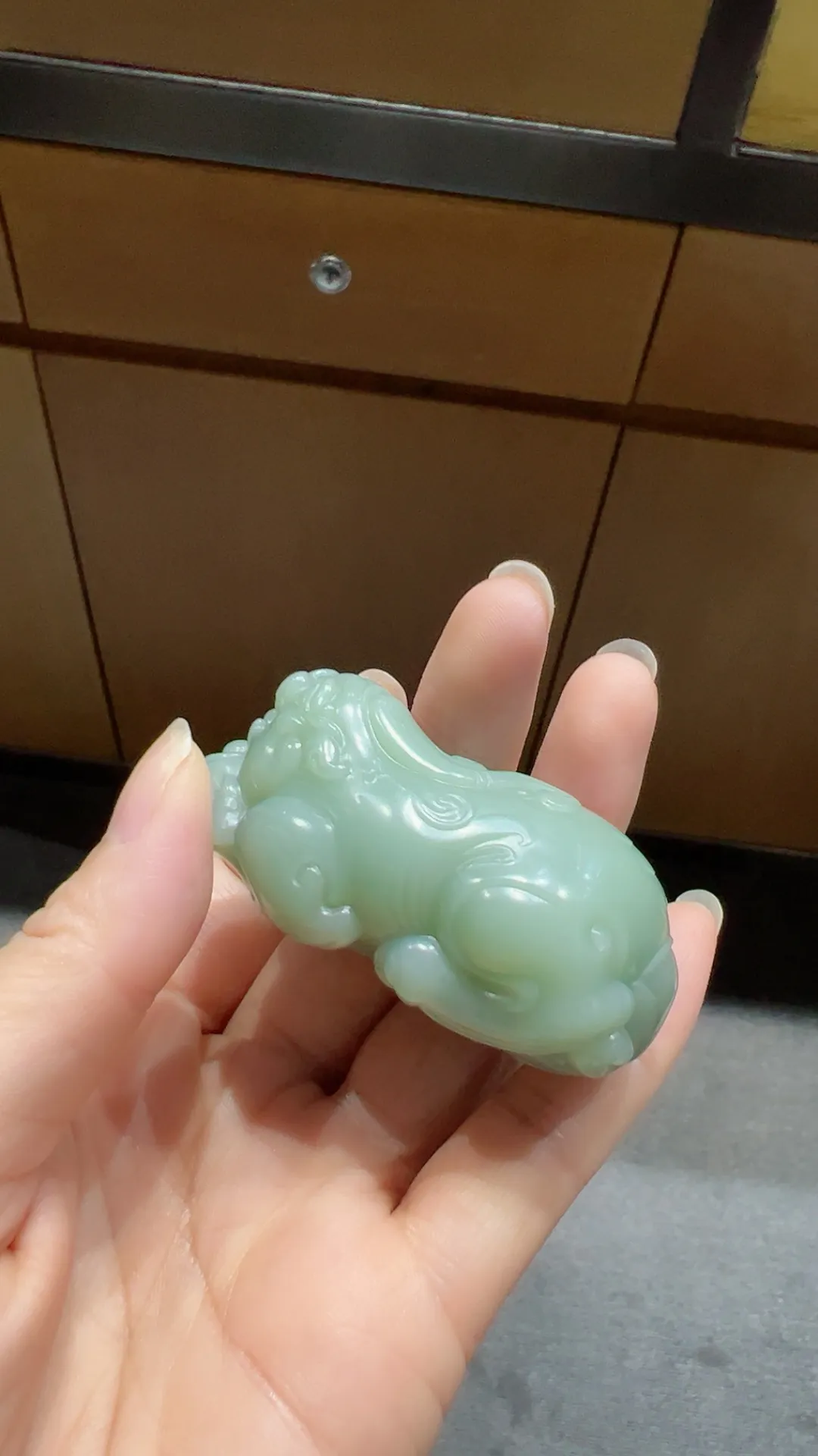 碧玉粉青貔貅｜过灯品质

重90克 尺寸63*34*28m m