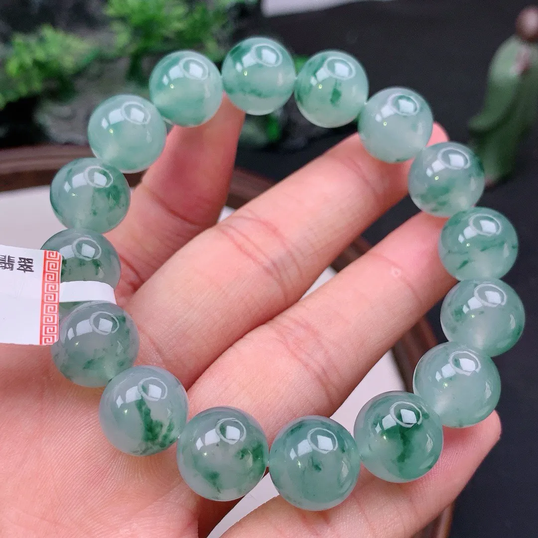 天然A货翡翠冰飘花起胶圆珠手串
尺寸13mm  重59.15g