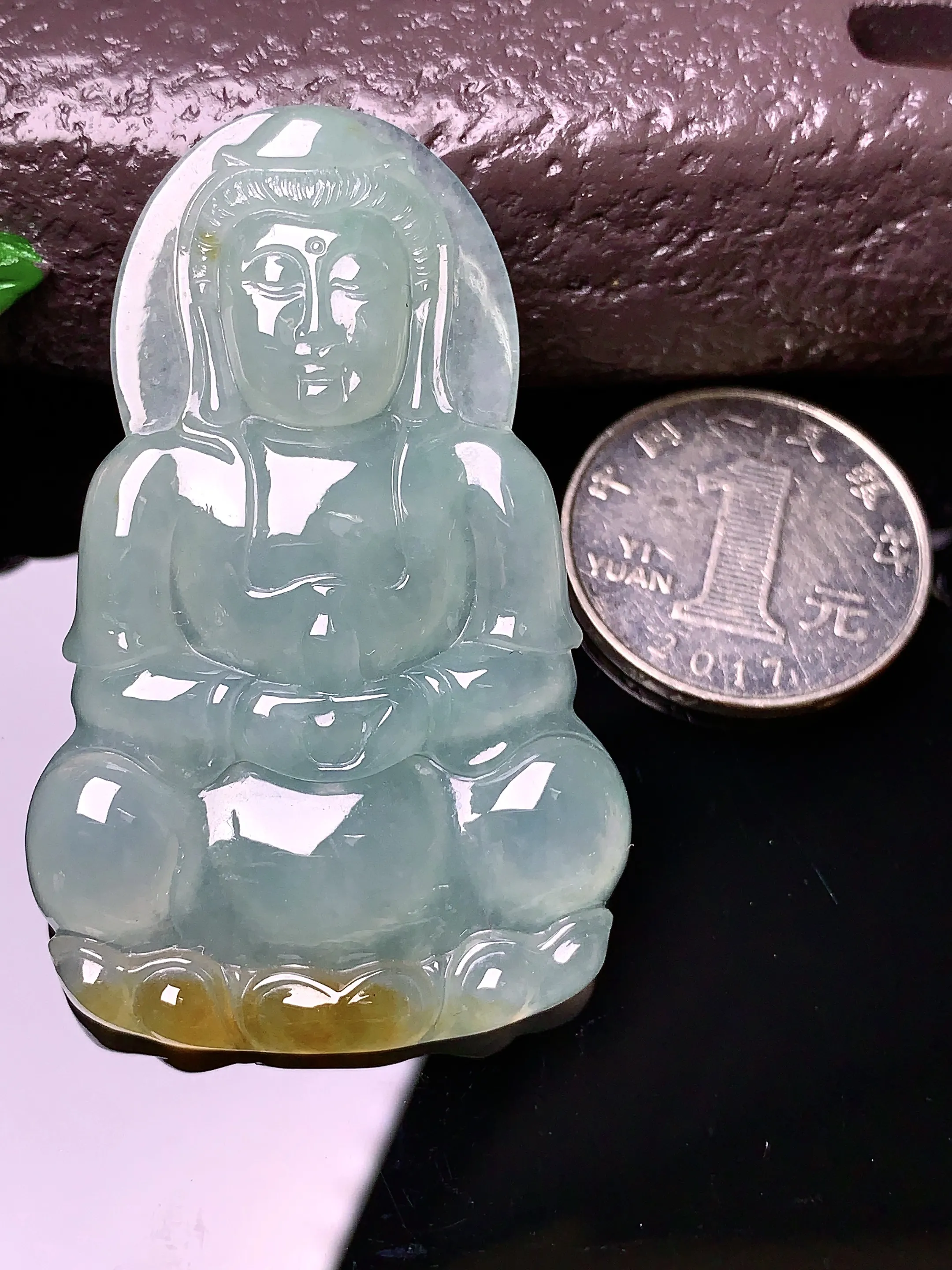 晴底飘黄翡观音菩萨吊坠 玉质细腻 色泽艳丽 整体尺寸55.3*35.2*5.2