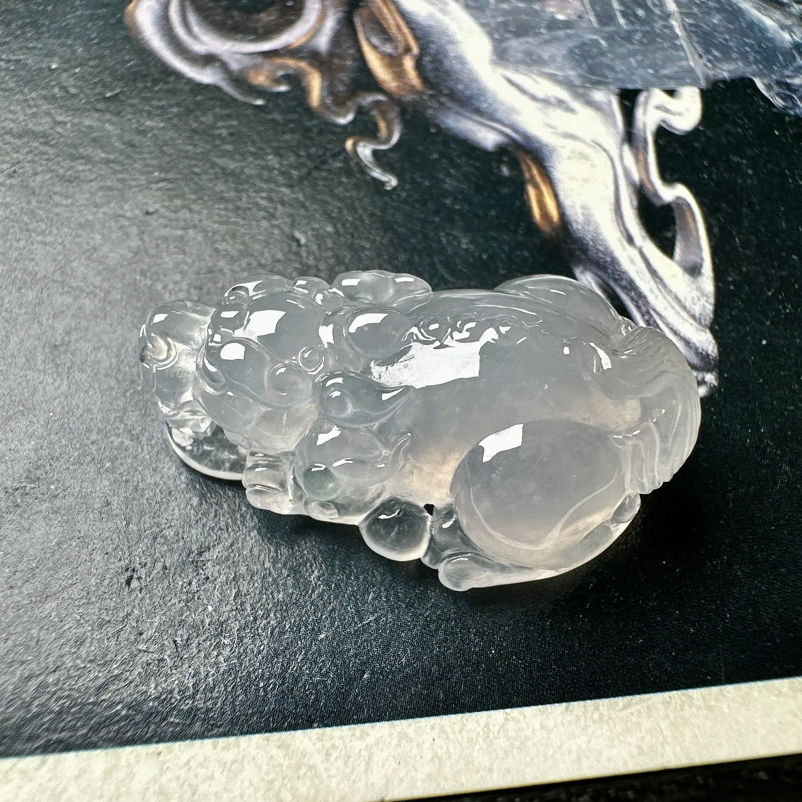 【冰种貔貅】冰度很好，晶莹剔透，局部高冰，种水色俱全，难得一见。