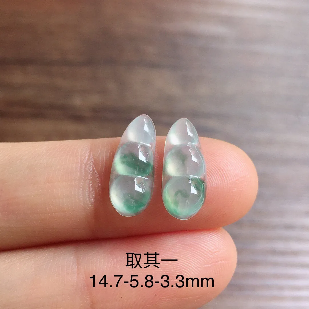 冰飘花福豆一对，镶嵌佳品，冰润细腻，种水足，整体尺寸14.7*5.8*3.3