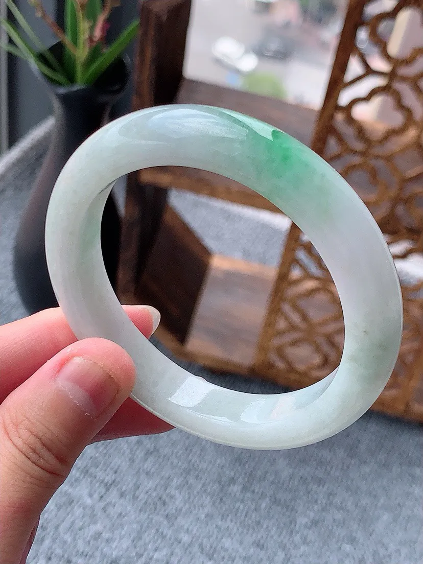 a货翡翠老坑飘绿正装正圈手镯55-56圈口 尺寸55.3×11.5×8.6mm 重量53.29g 0518