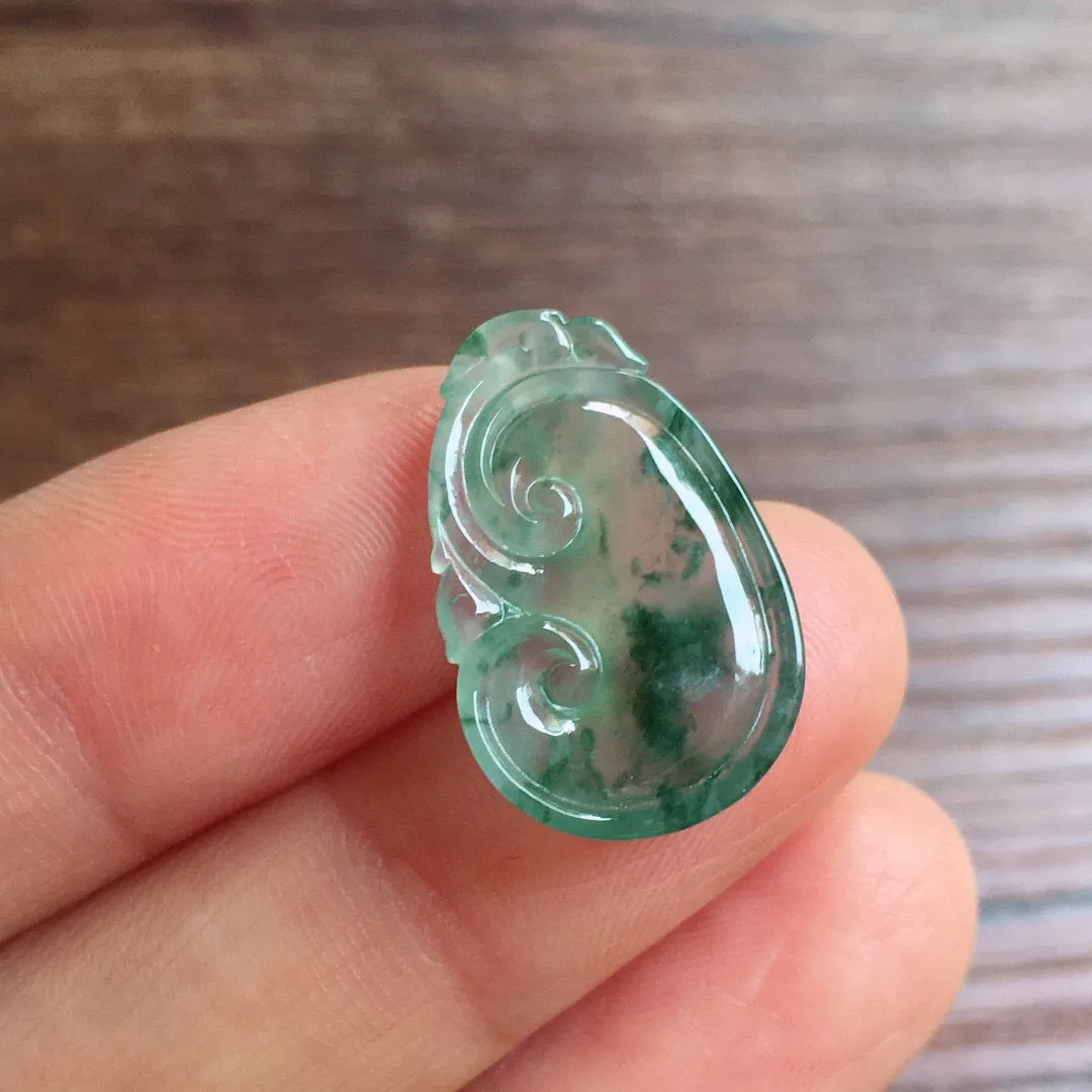 冰飘花如意，冰润光泽，玉质细腻，种水足，整体尺寸21.8*14*4.3