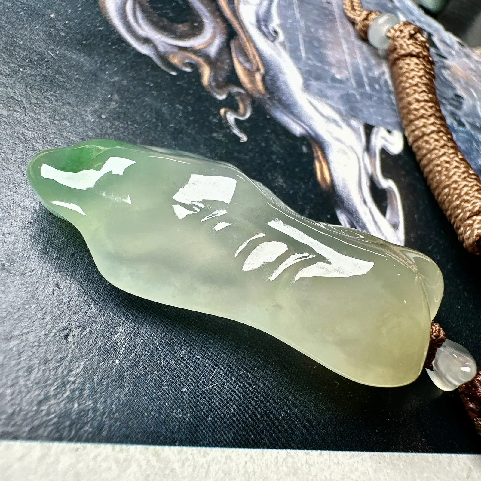 【冰种黄加绿随形白菜】特色件，招财神器，质地细腻，水润感好，雕琢非常精细