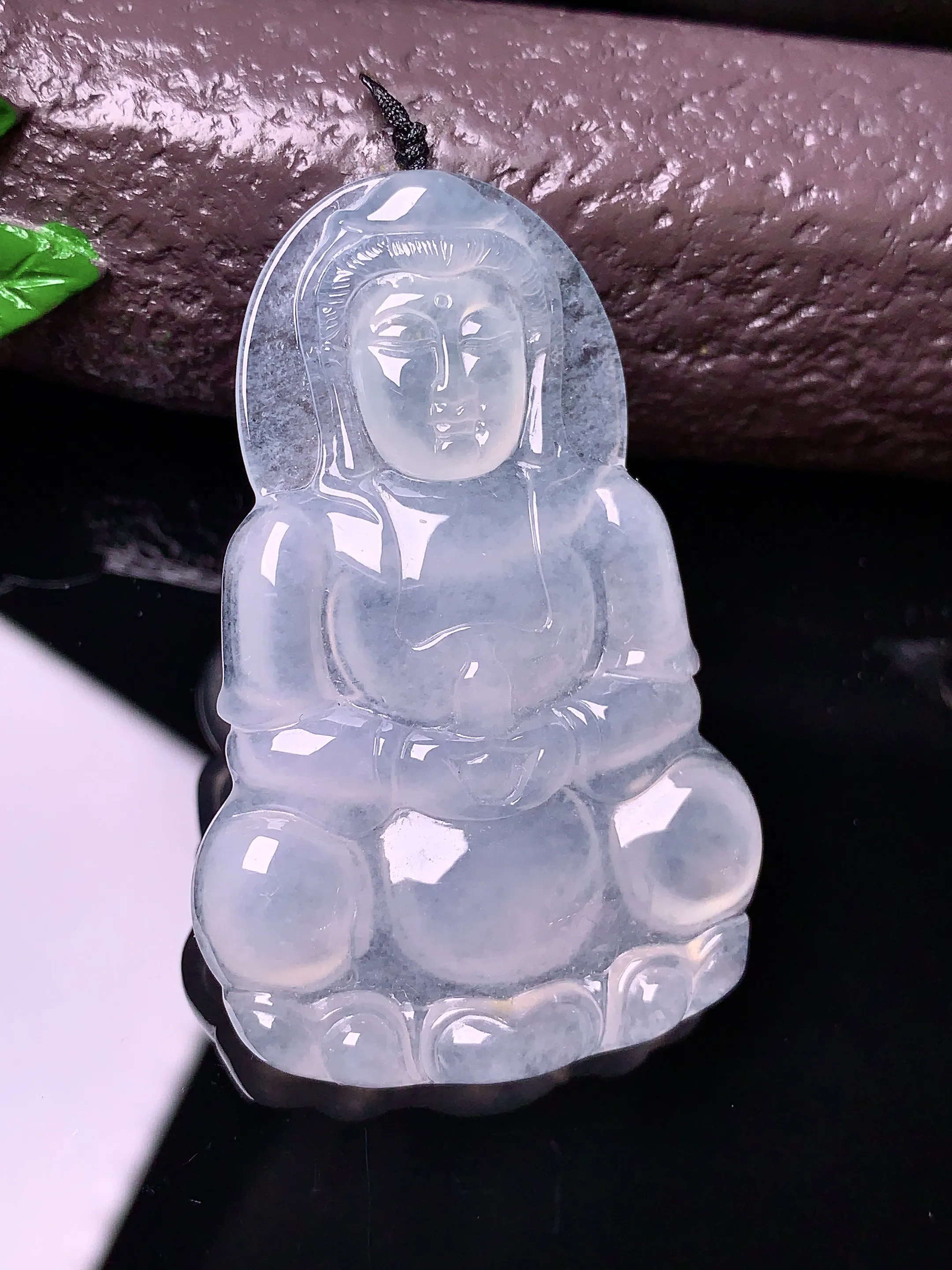 冰种观音菩萨吊坠 玉质细腻 色泽艳丽 整体尺寸49.1*31.7*5
