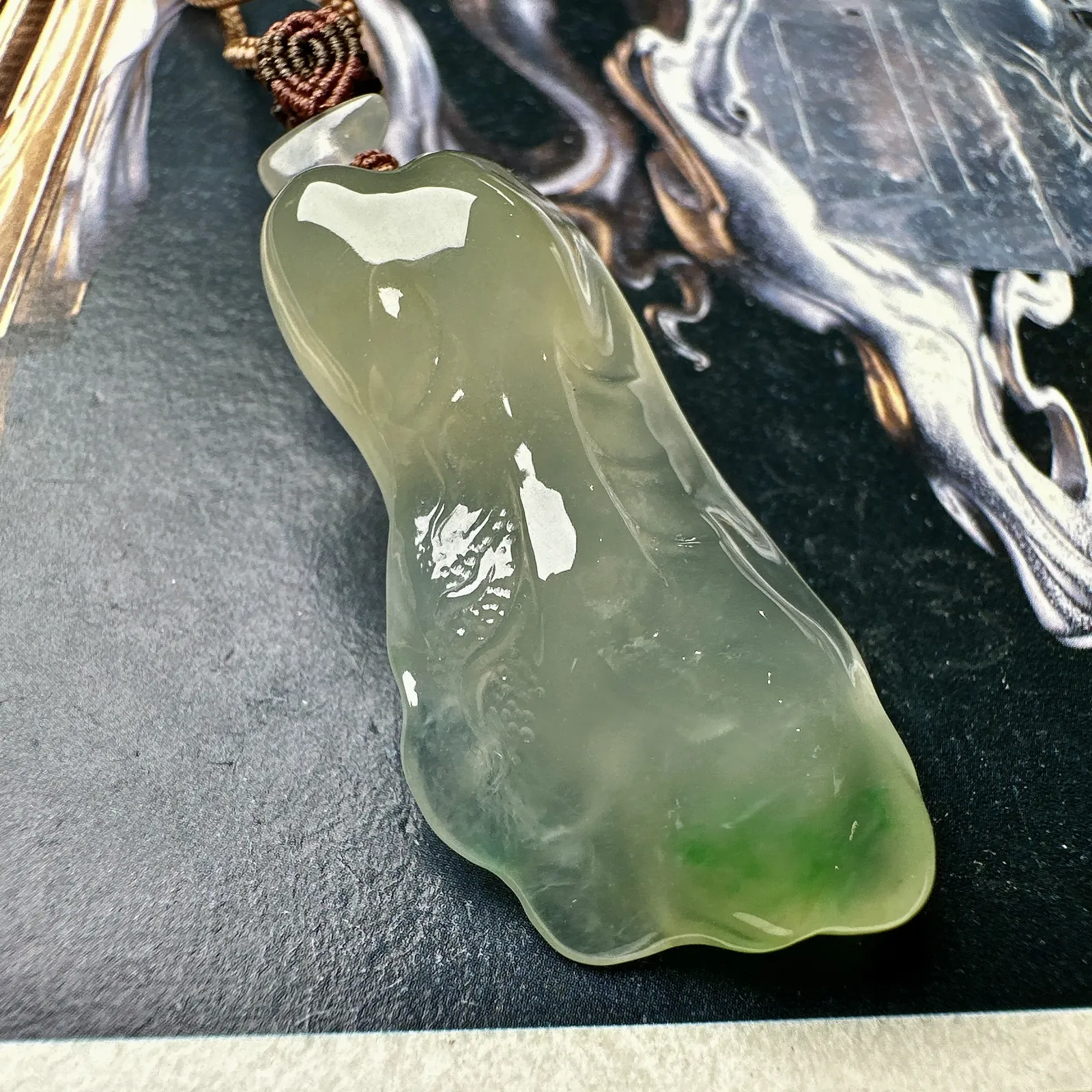【冰种黄加绿随形白菜】特色件，招财神奇，质地细腻，水润感好，雕琢非常精细