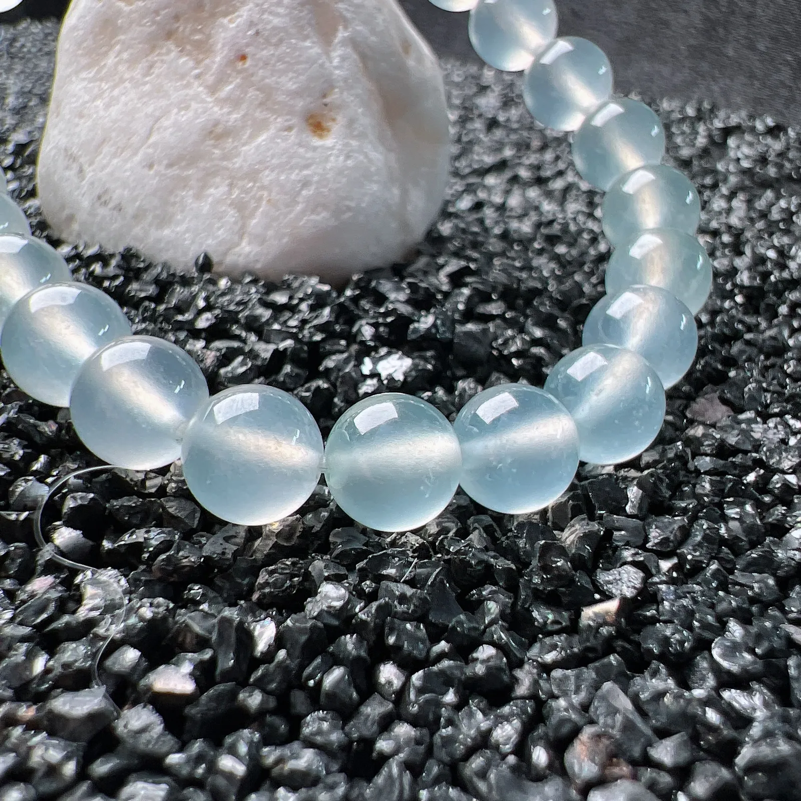 【玻璃种手串】玻璃种，颗颗质地细腻，光泽度上佳。直径6.5mm，26颗。