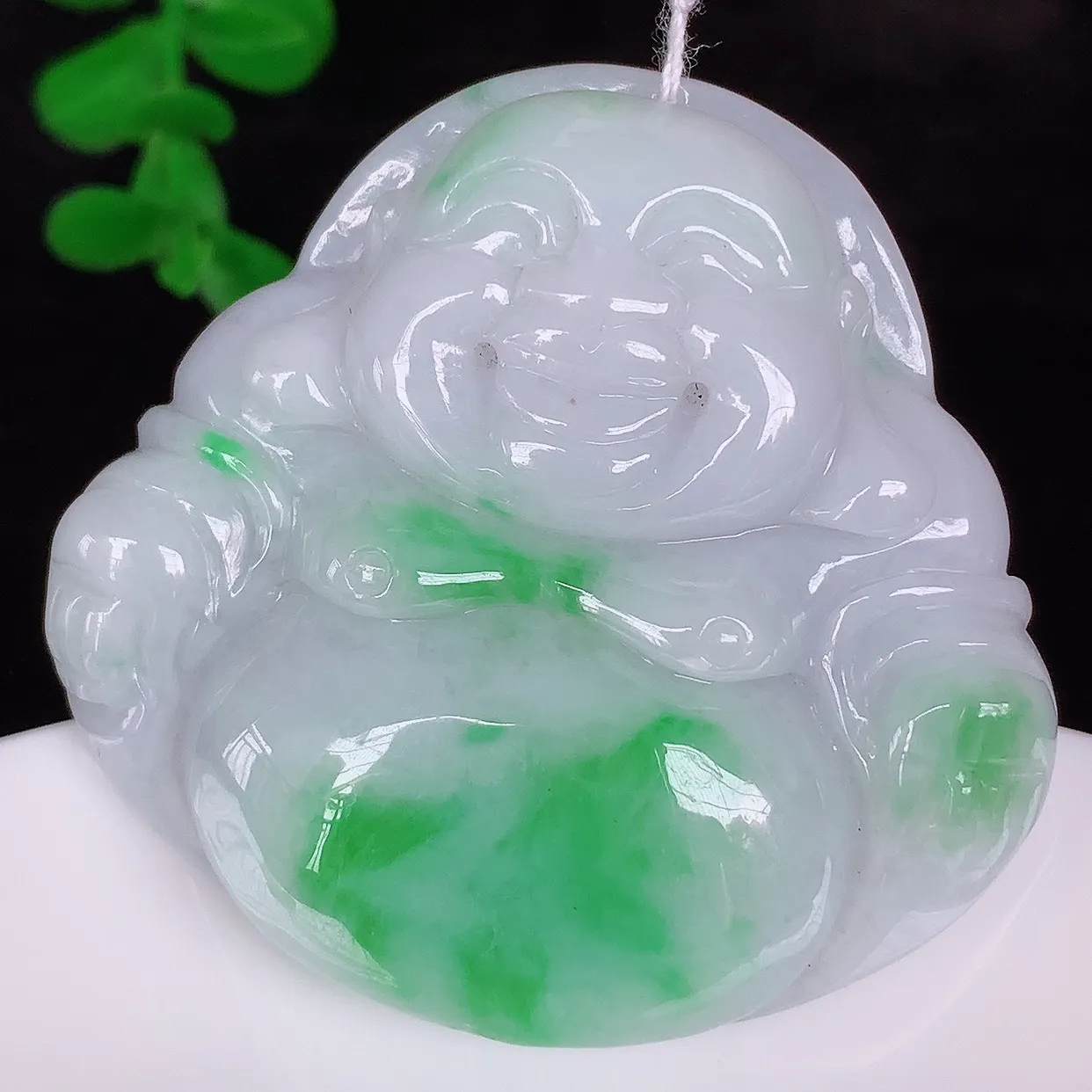 自然光实拍，大件厚装冰润冰糯种飘阳绿翡翠佛公吊坠，饱满， 佛公亦保平安，寓意有福（佛公）相伴，配戴优雅迷人！#46.17