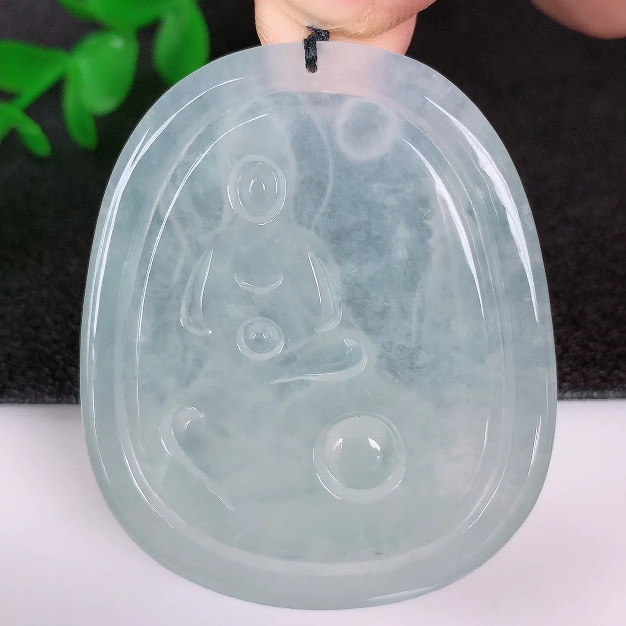 自然光实拍，冰种翡翠普贤菩萨吊坠，赐福翡翠观音，翠色迷人，观音面相端庄，佩戴时尚出众！#36.17