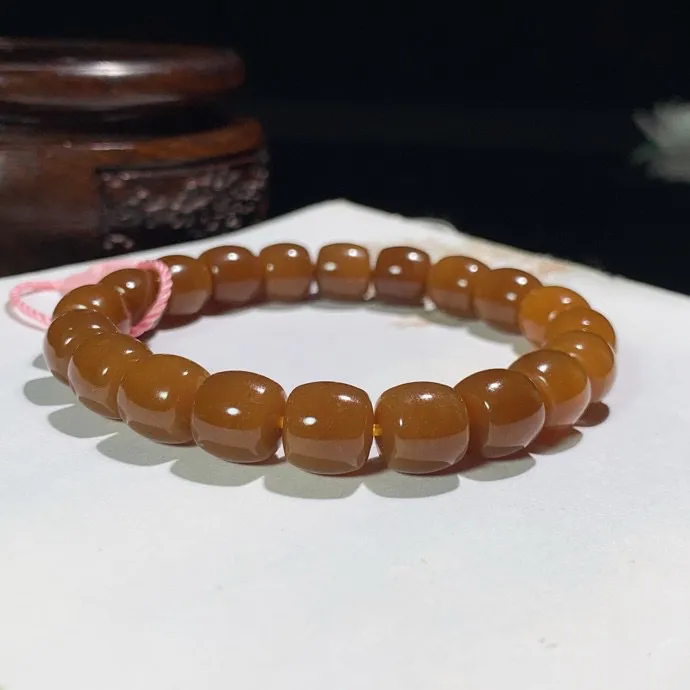 新疆且末糖全糖直切老型珠手串。尺寸9/10重32.5克。玉质细腻油润。手推出油。品相大气。ltz250517