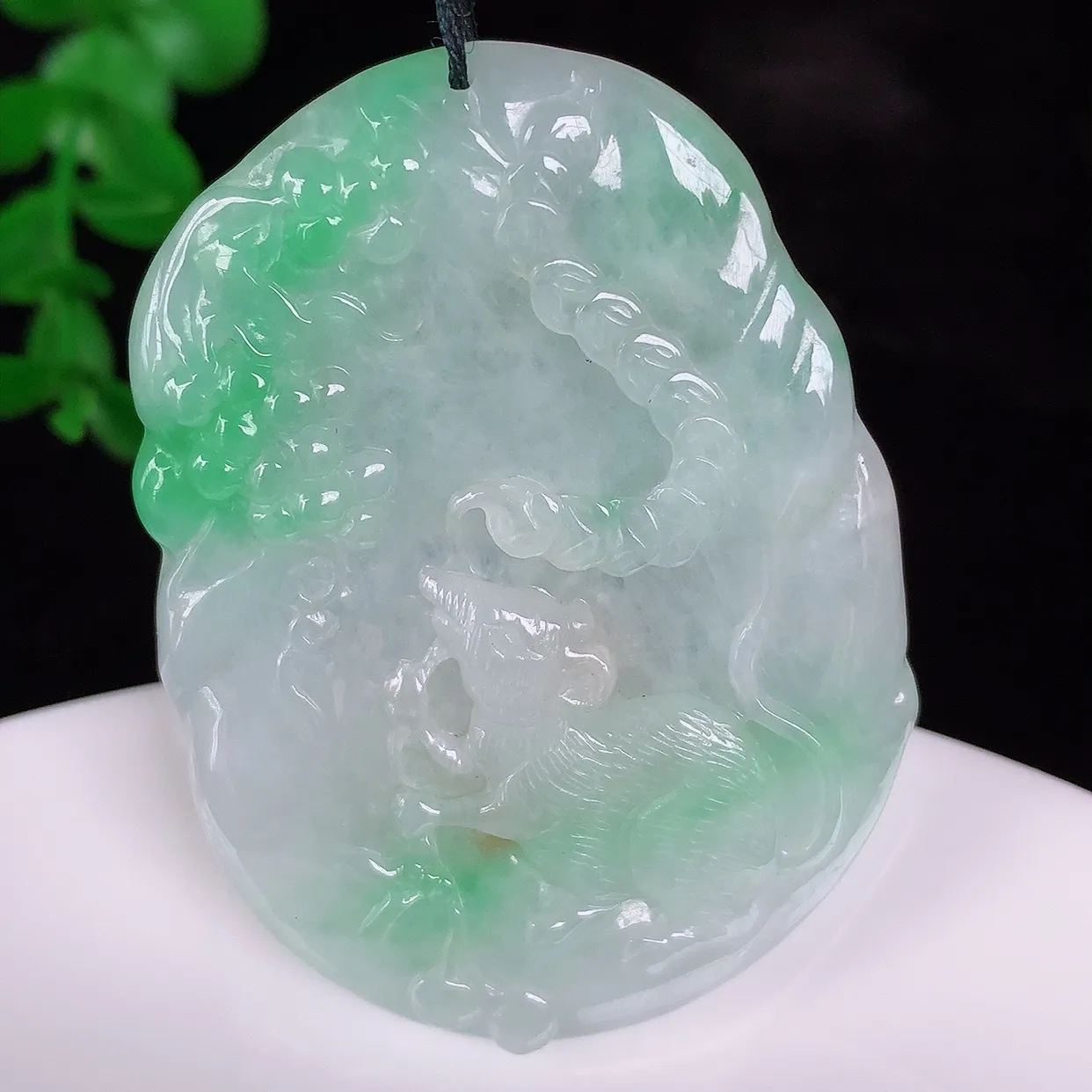 自然光实拍，冰润冰糯种飘绿翡翠生肖鼠吊坠，种老水足，翠色灵动，寓意美好，佩戴时尚出众！#36.17