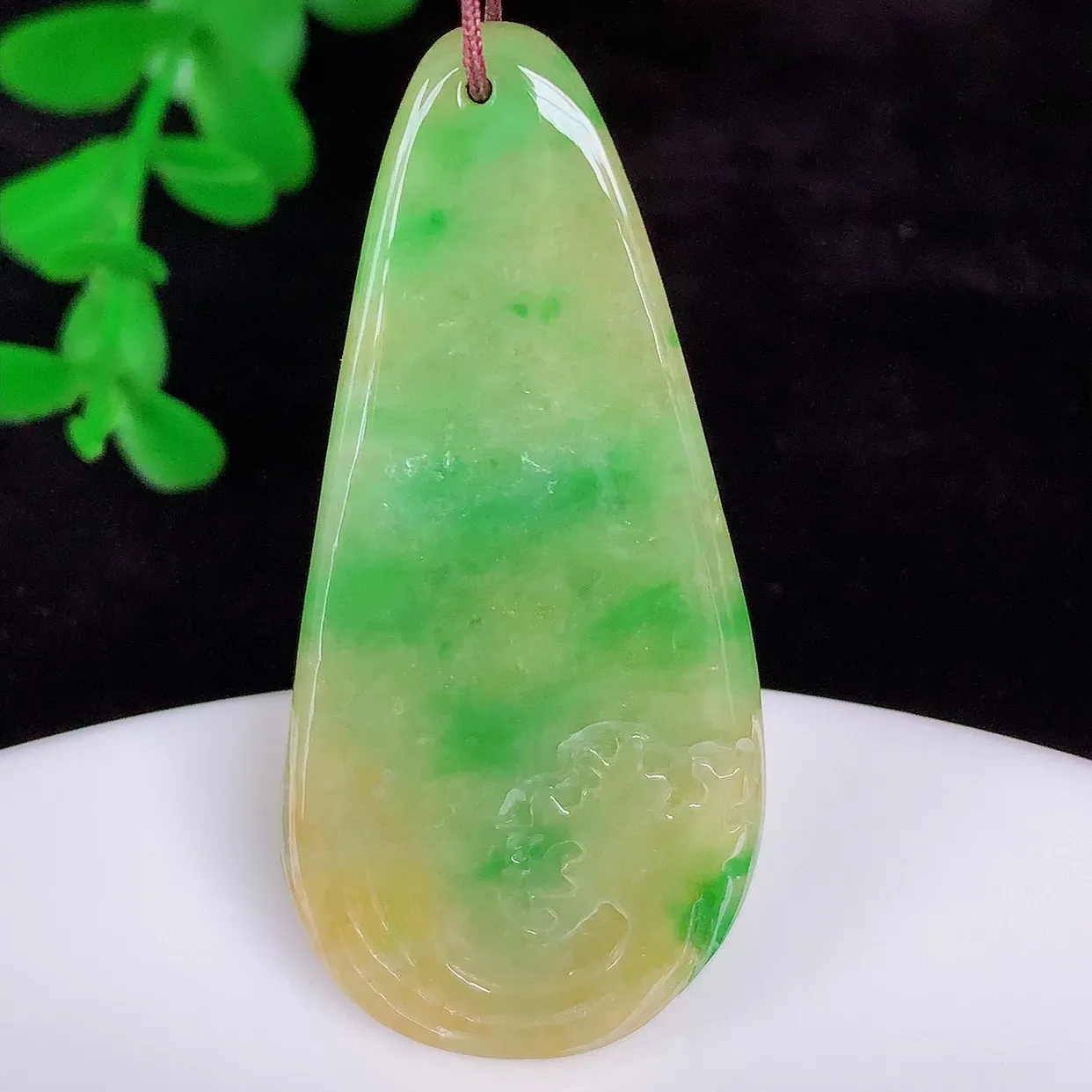 自然光实拍，冰润冰糯种双彩黄加绿翡翠悟道吊坠，翡翠悟道寓意“祥和，安宁，吉祥，幸福”，佩戴效果优雅迷人，性价比超高！#97.17