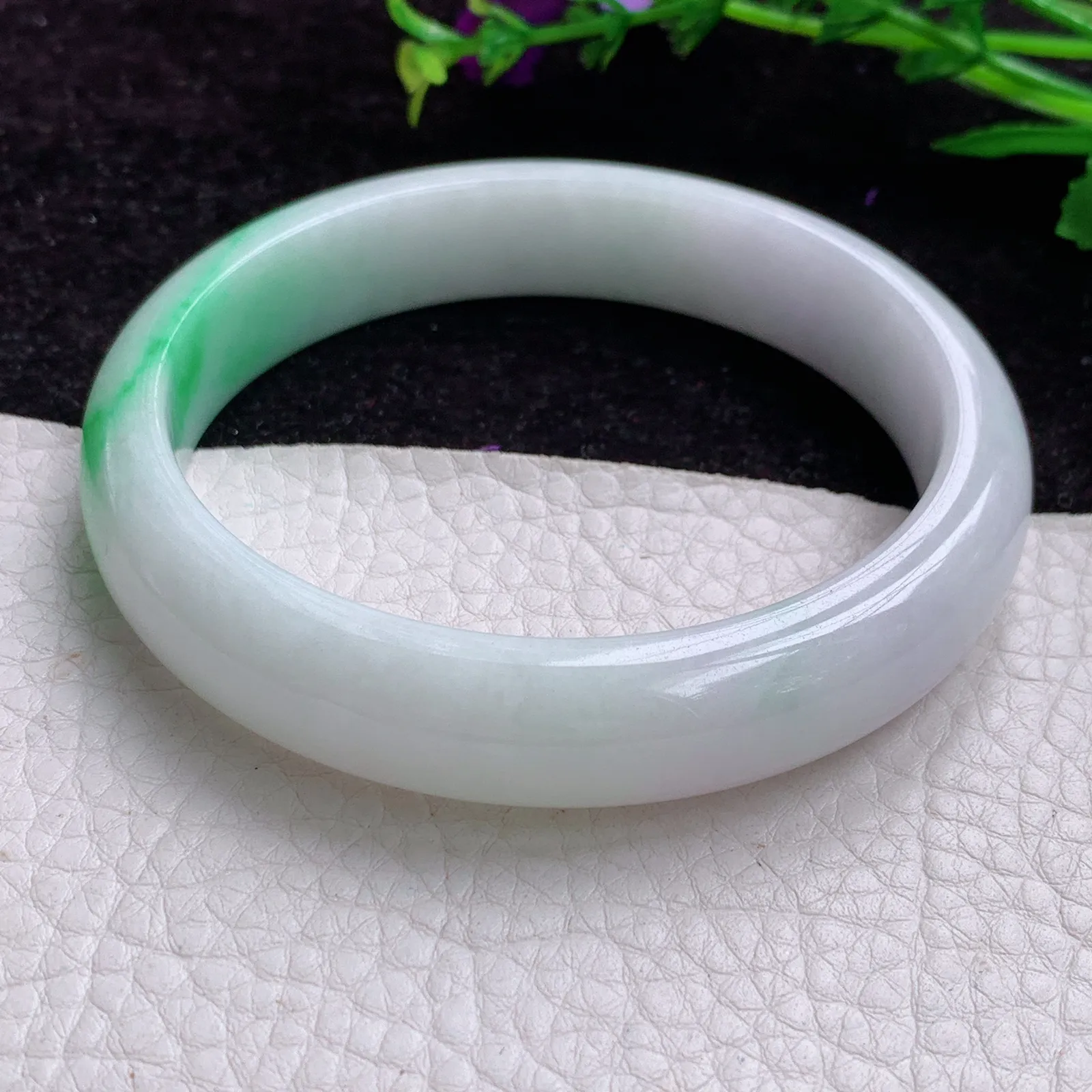 blm实拍 大圈口63*13*8缅甸翡翠胶感飘阳绿大气气百搭正圈翡翠玉手镯 平安镯