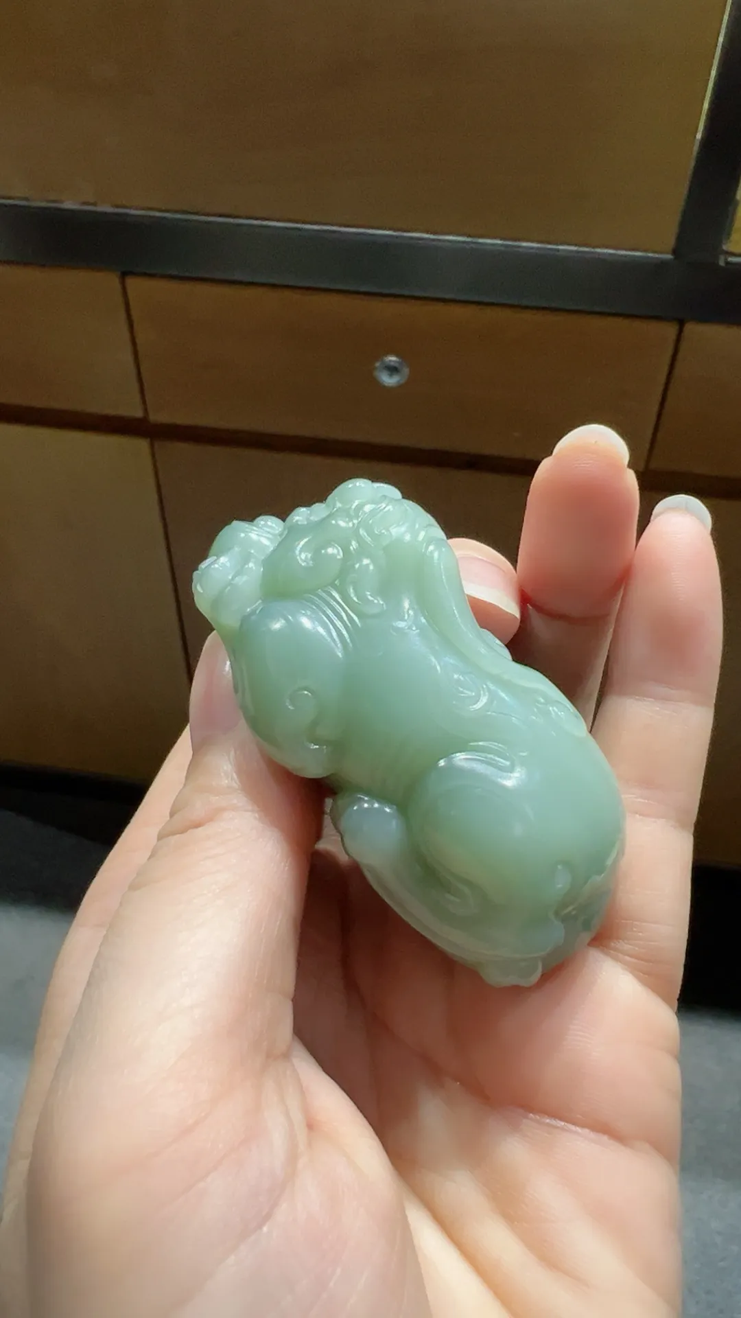 碧玉粉青貔貅｜过灯品质

重90克 尺寸63*34*28m m