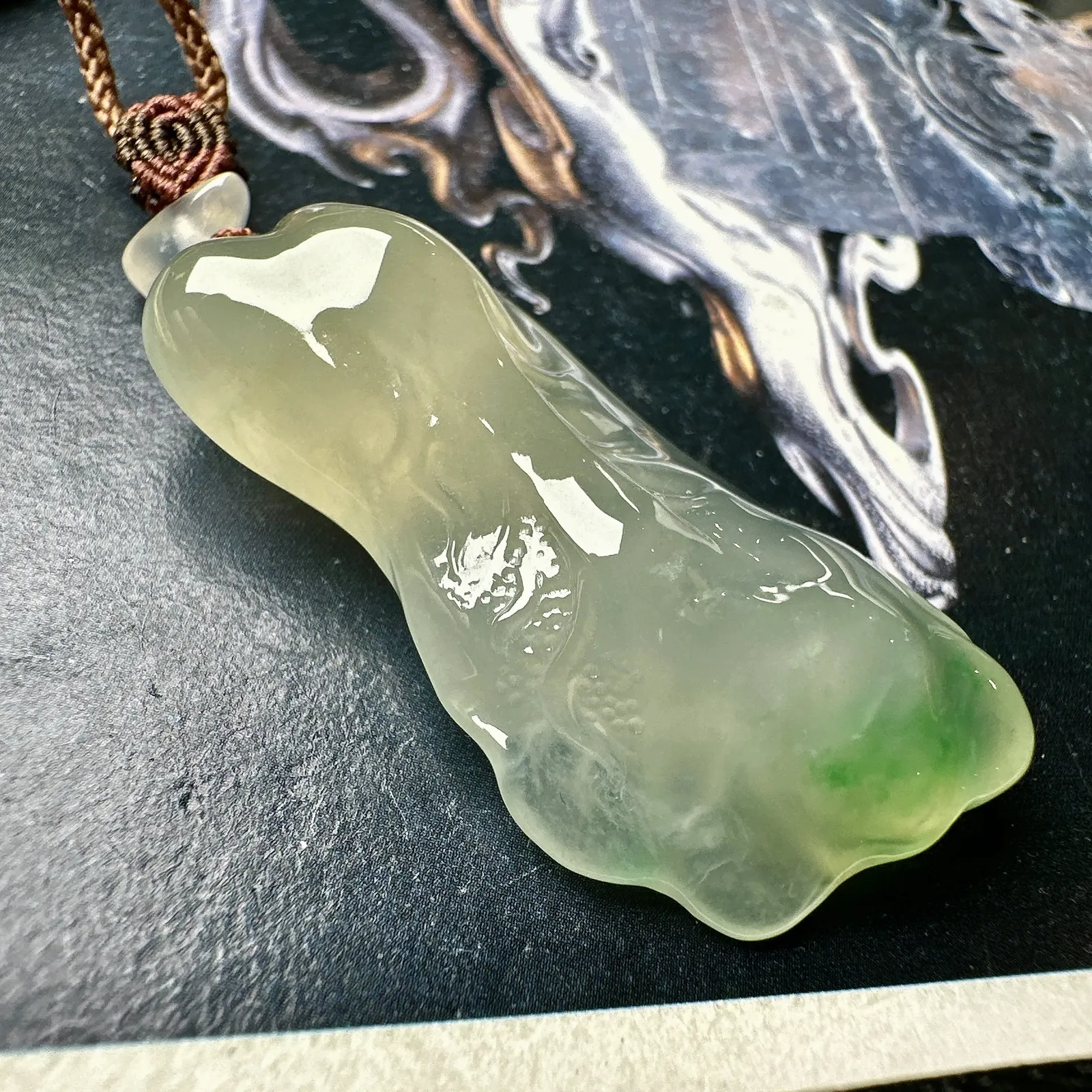 【冰种黄加绿随形白菜】特色件，招财神器，质地细腻，水润感好，雕琢非常精细