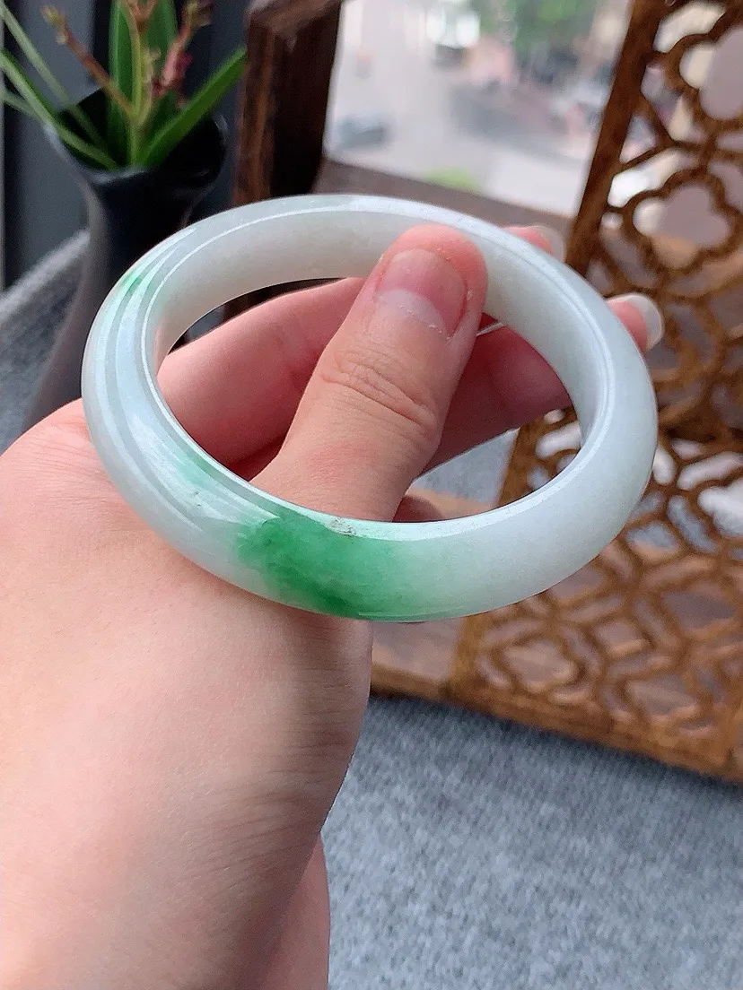 a货翡翠老坑飘绿正装正圈手镯55-56圈口 尺寸55.3×11.5×8.6mm 重量53.29g 0518