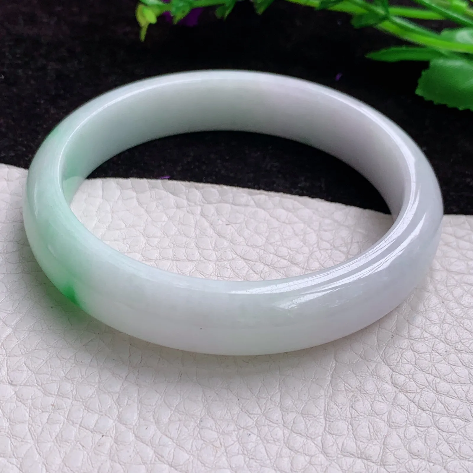 blm实拍 大圈口63*13*8缅甸翡翠胶感飘阳绿大气气百搭正圈翡翠玉手镯 平安镯