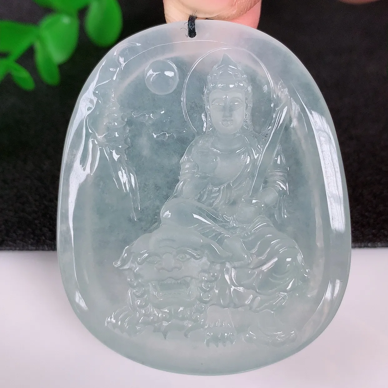 自然光实拍，冰种翡翠普贤菩萨吊坠，赐福翡翠观音，翠色迷人，观音面相端庄，佩戴时尚出众！#36.17