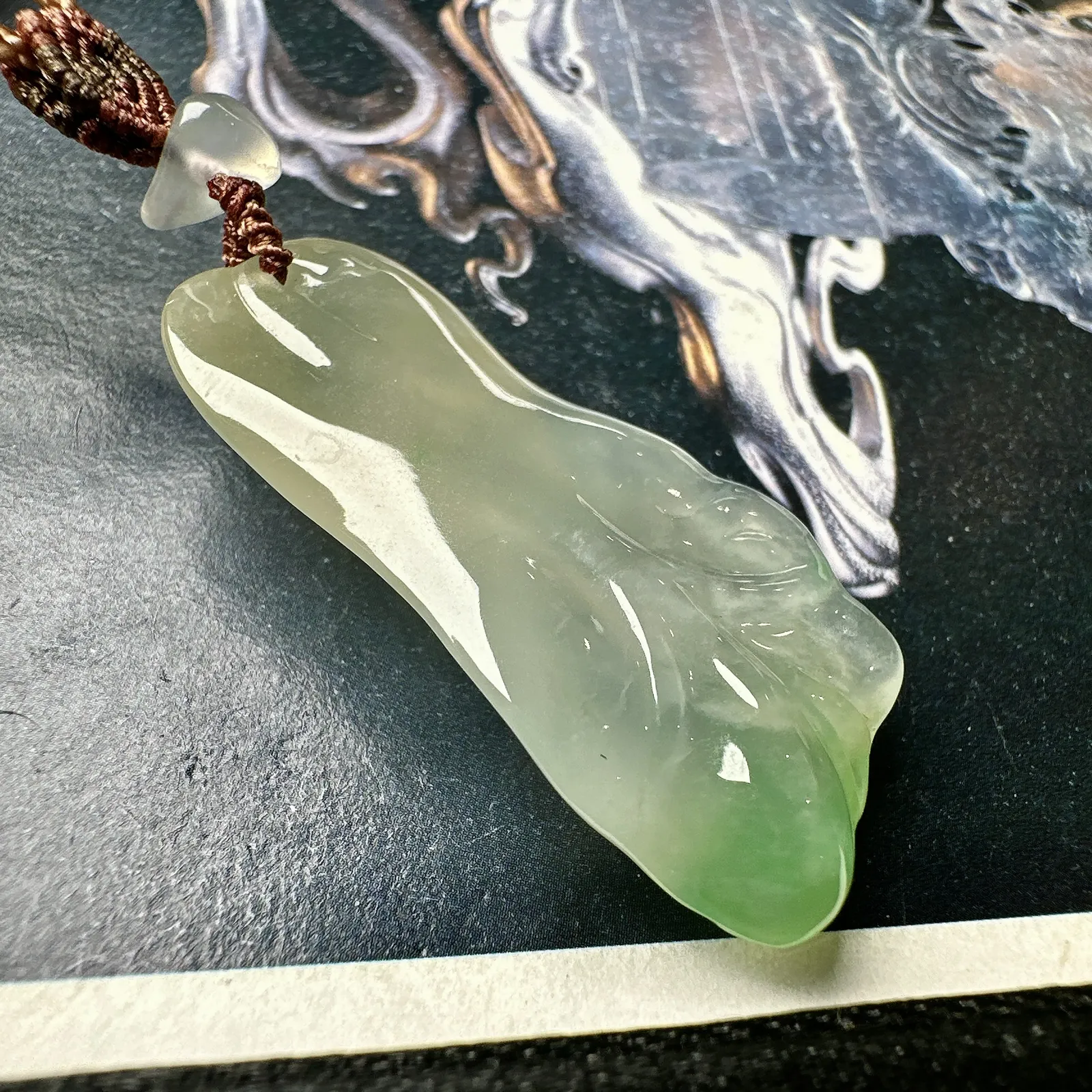 【冰种黄加绿随形白菜】特色件，招财神器，质地细腻，水润感好，雕琢非常精细