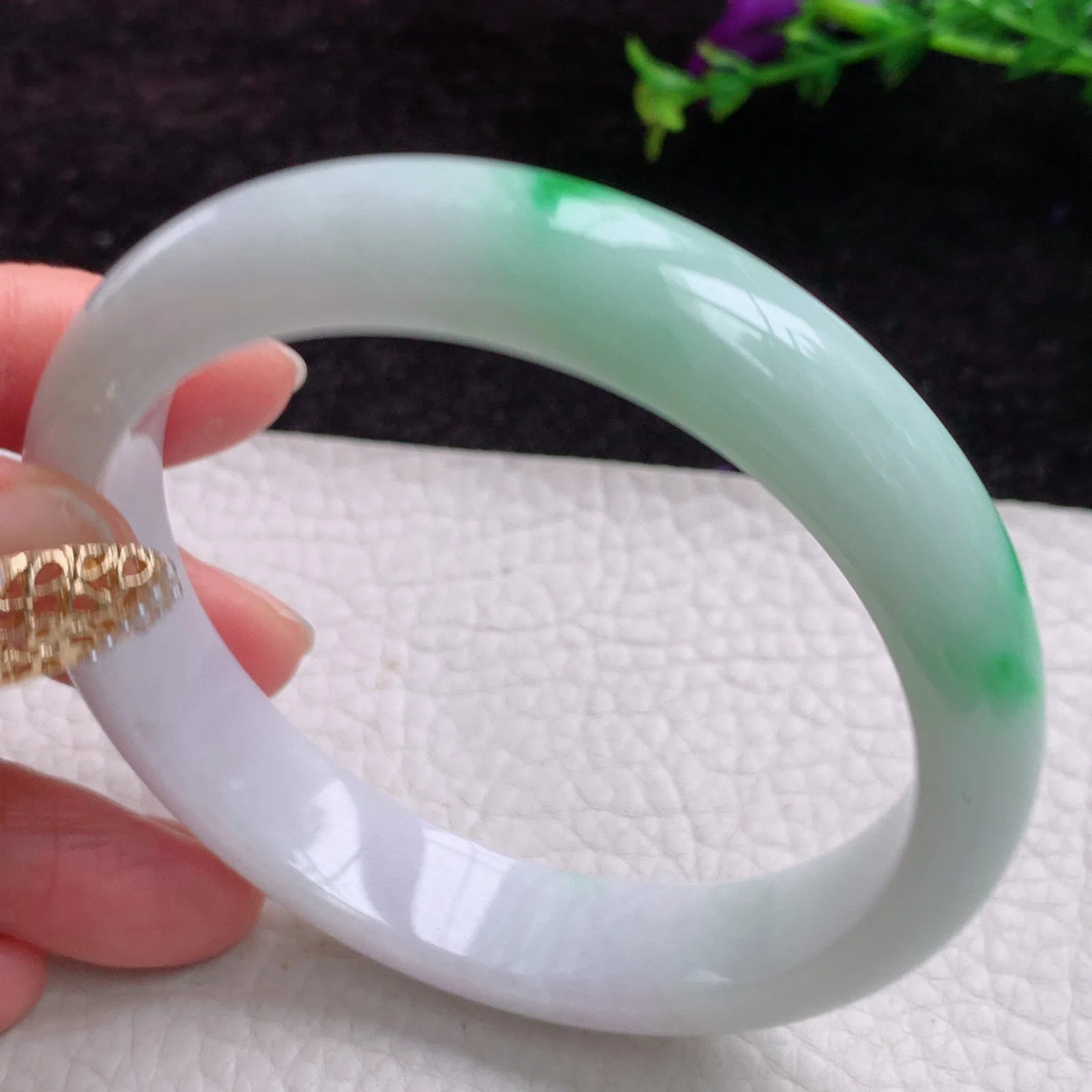 blm实拍 大圈口63*13*8缅甸翡翠胶感飘阳绿大气气百搭正圈翡翠玉手镯 平安镯
