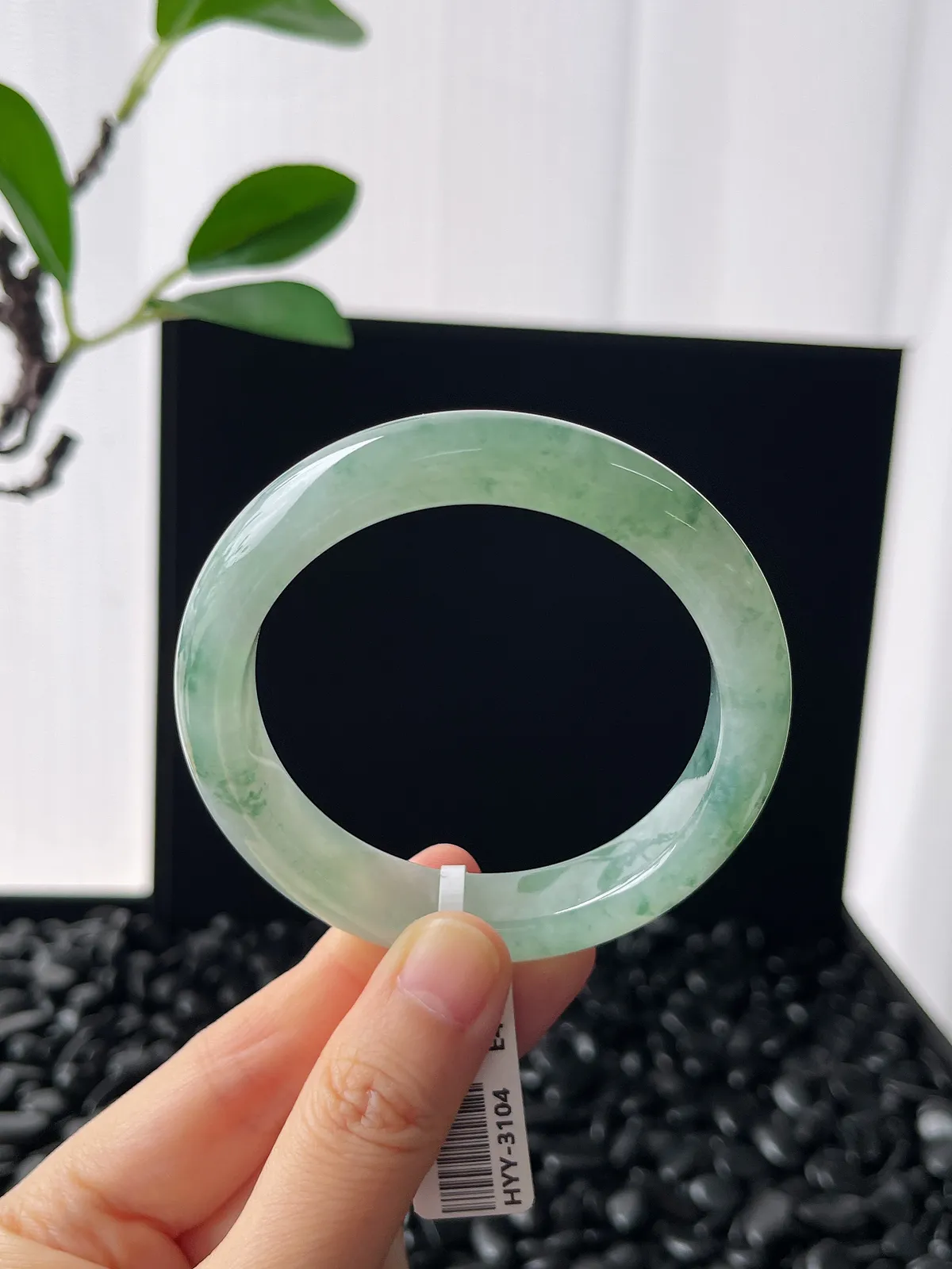 正圈54圈口，翡翠冰糯种飘绿手镯，飘花灵动