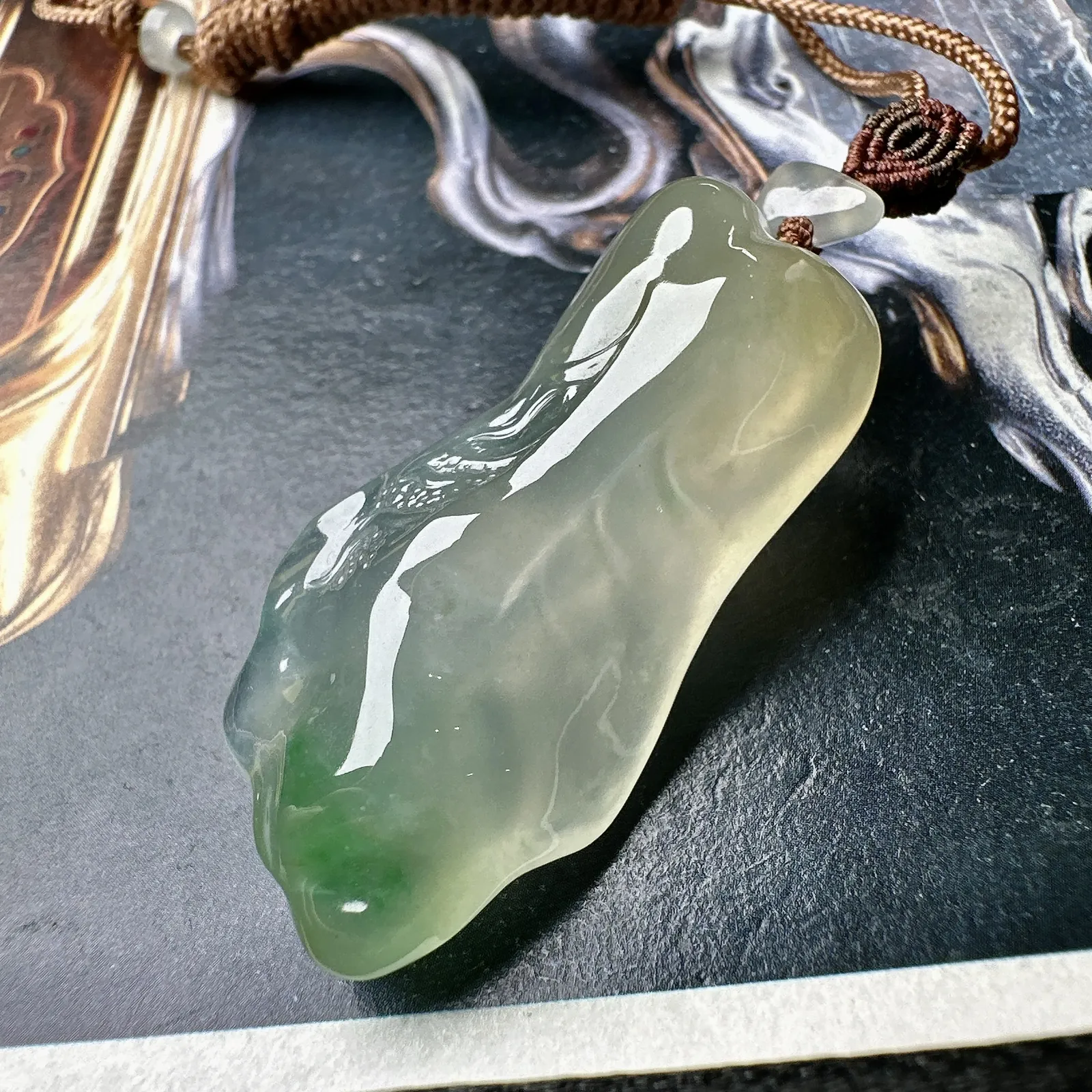 【冰种黄加绿随形白菜】特色件，招财神器，质地细腻，水润感好，雕琢非常精细