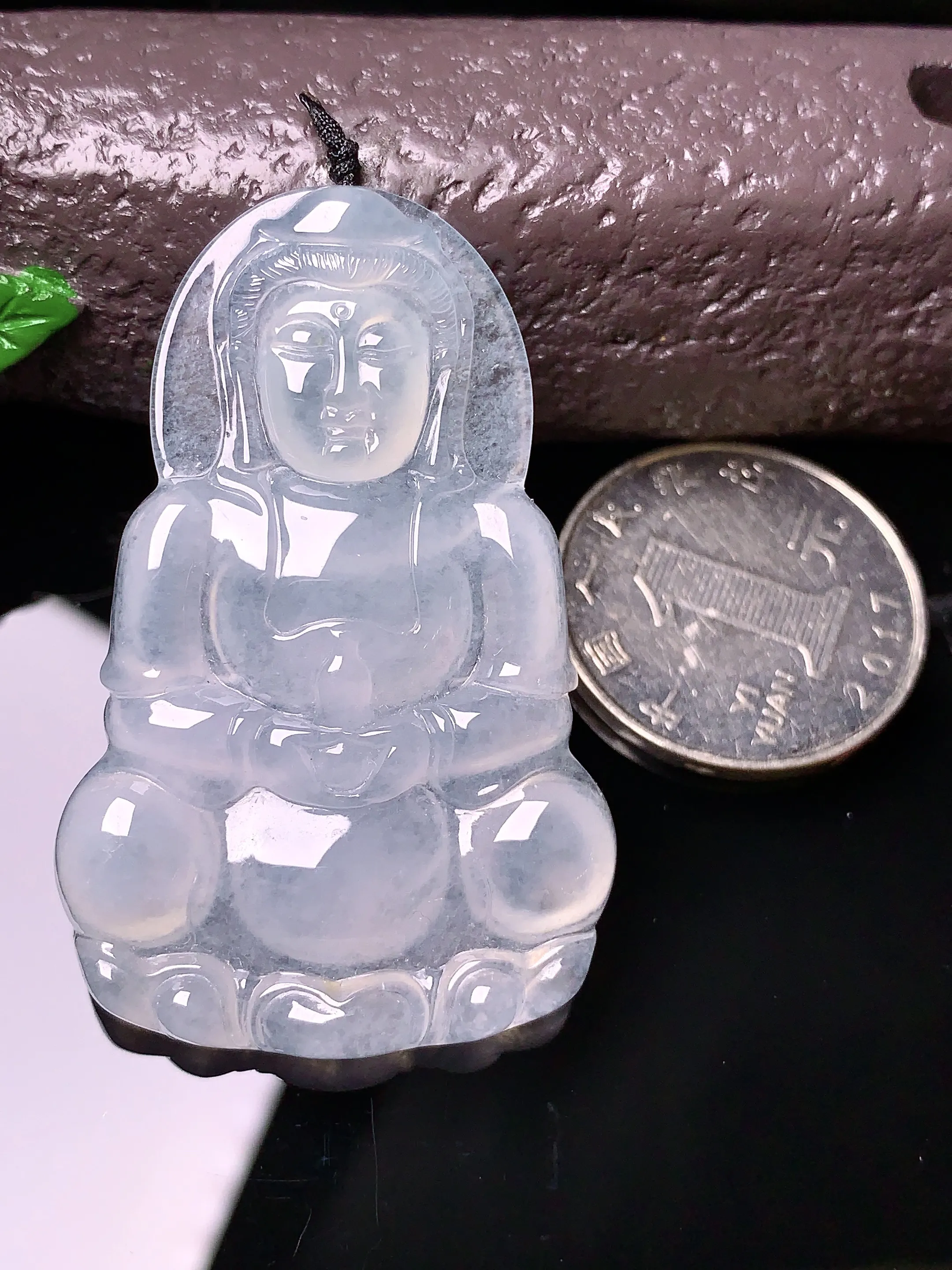 冰种观音菩萨吊坠 玉质细腻 色泽艳丽 整体尺寸49.1*31.7*5