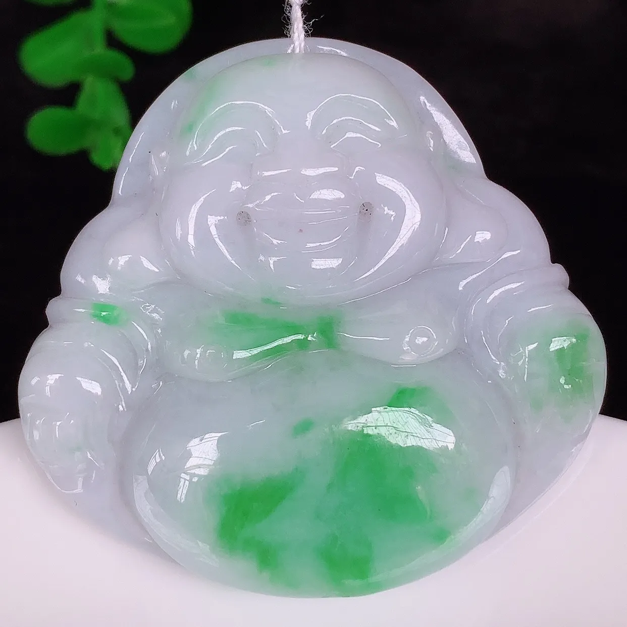 自然光实拍，大件厚装冰润冰糯种飘阳绿翡翠佛公吊坠，饱满， 佛公亦保平安，寓意有福（佛公）相伴，配戴优雅迷人！#46.17