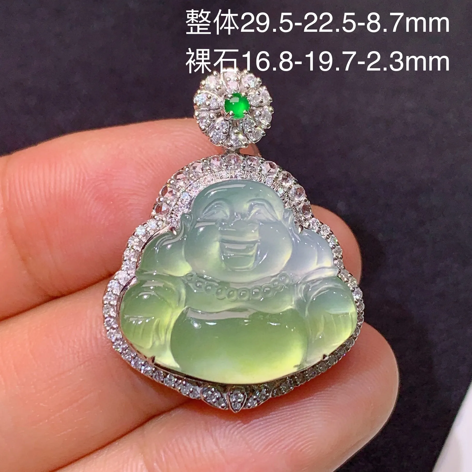 冰黄翡笑佛吊坠，18k金镶嵌，冰润色艳，品相饱满，种水足，整体尺寸29.5*22.5*8.7