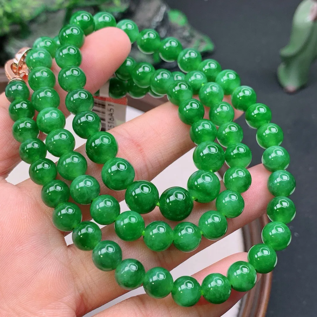 缅甸天然A货翡翠满绿圆珠项链
尺寸8mm  重63.66g