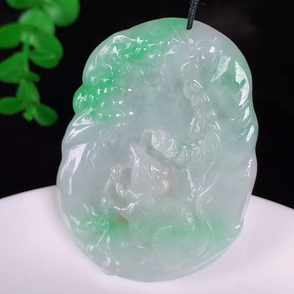 自然光实拍，冰润冰糯种飘绿翡翠生肖鼠吊坠，种老水足，翠色灵动，寓意美好，佩戴时尚出众！#36.17