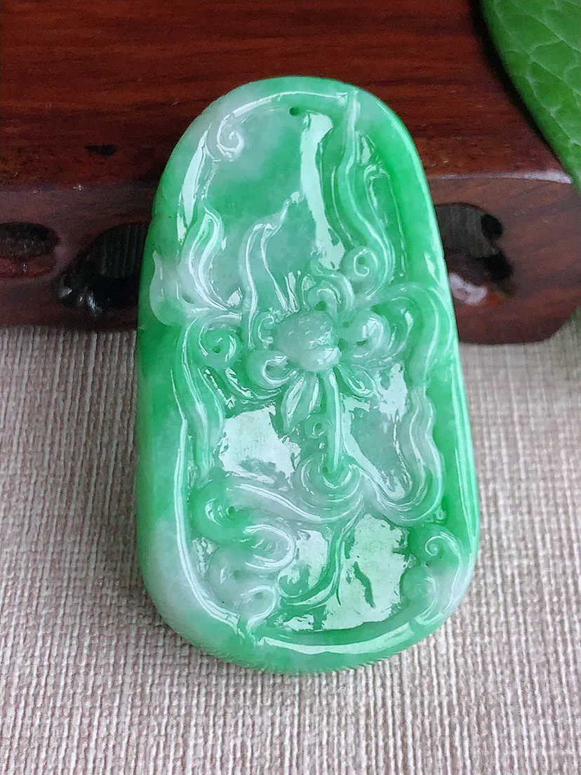 缅甸a货翡翠ddj老坑冰种飘阳绿连年有余吊坠  整体54.4×30.8×9.6mm 32.00