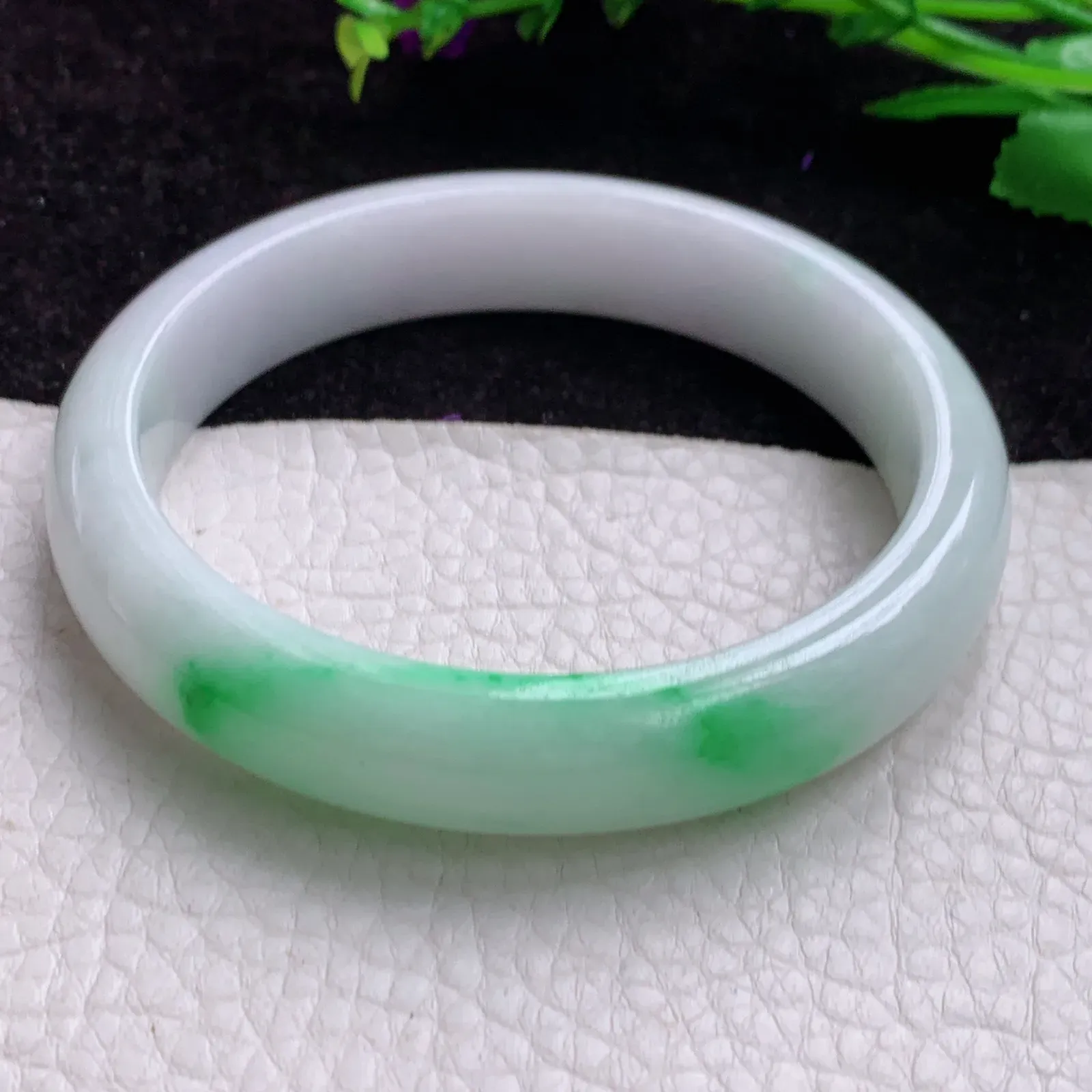 blm实拍 大圈口63*13*8缅甸翡翠胶感飘阳绿大气气百搭正圈翡翠玉手镯 平安镯
