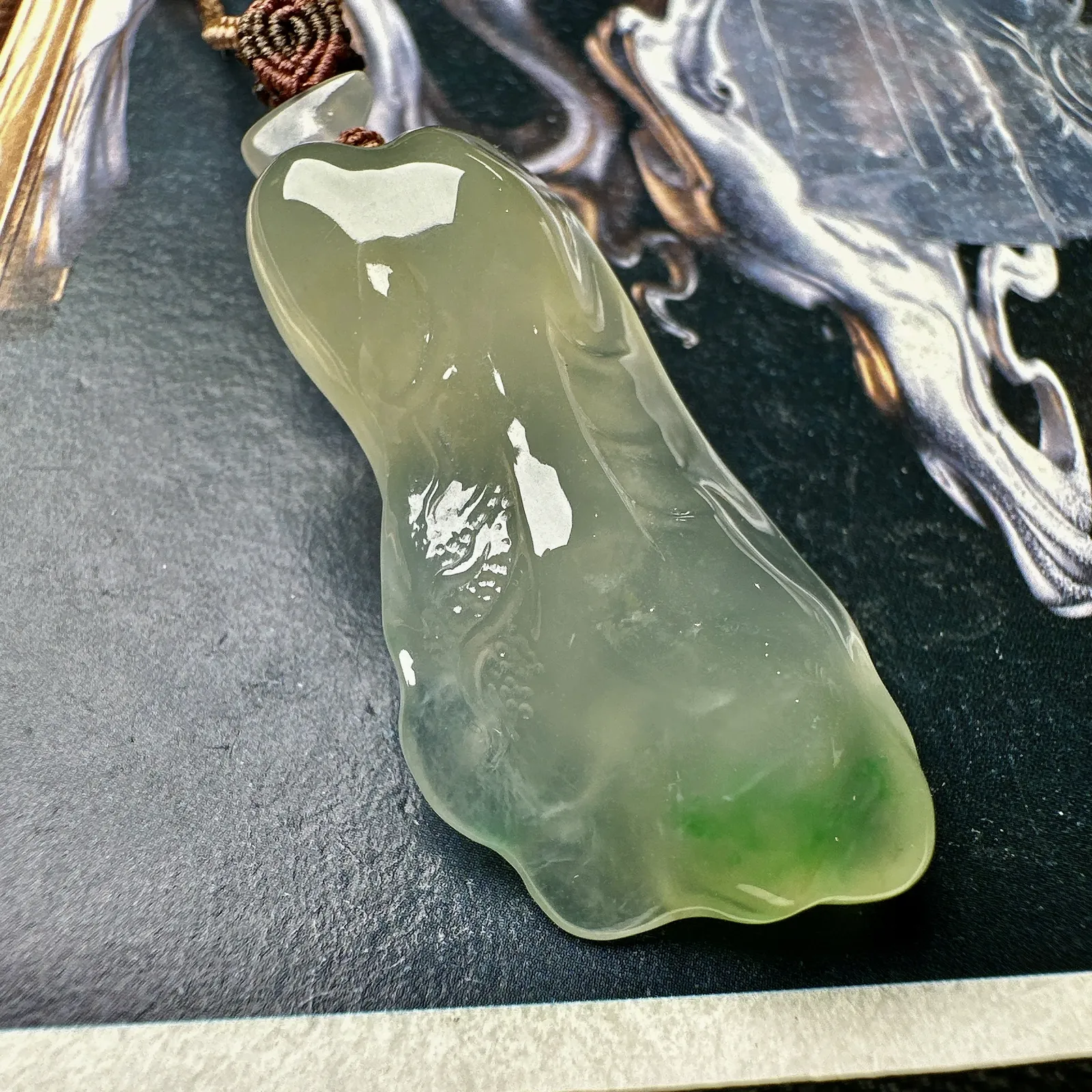 【冰种黄加绿随形白菜】特色件，招财神器，质地细腻，水润感好，雕琢非常精细