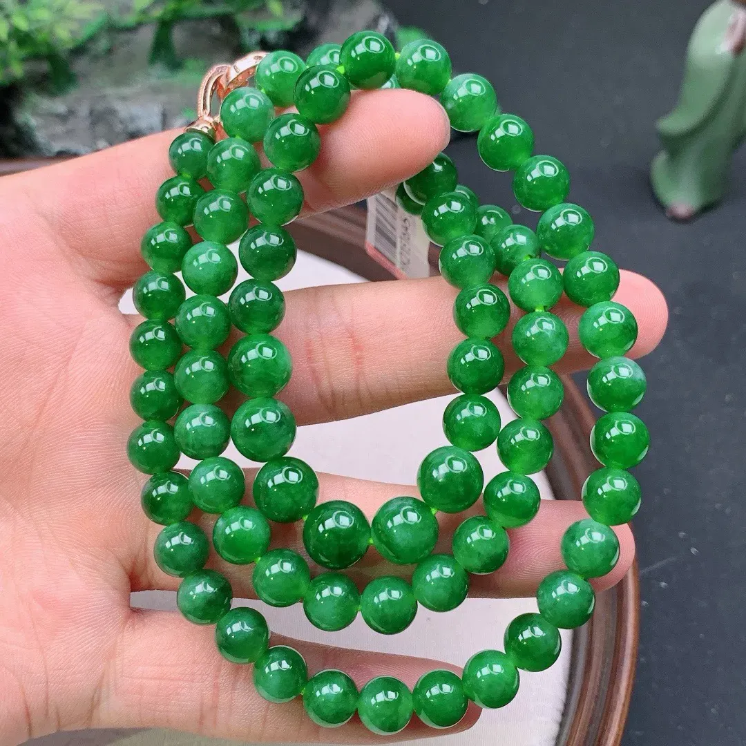 缅甸天然A货翡翠满绿圆珠项链
尺寸8mm  重63.66g