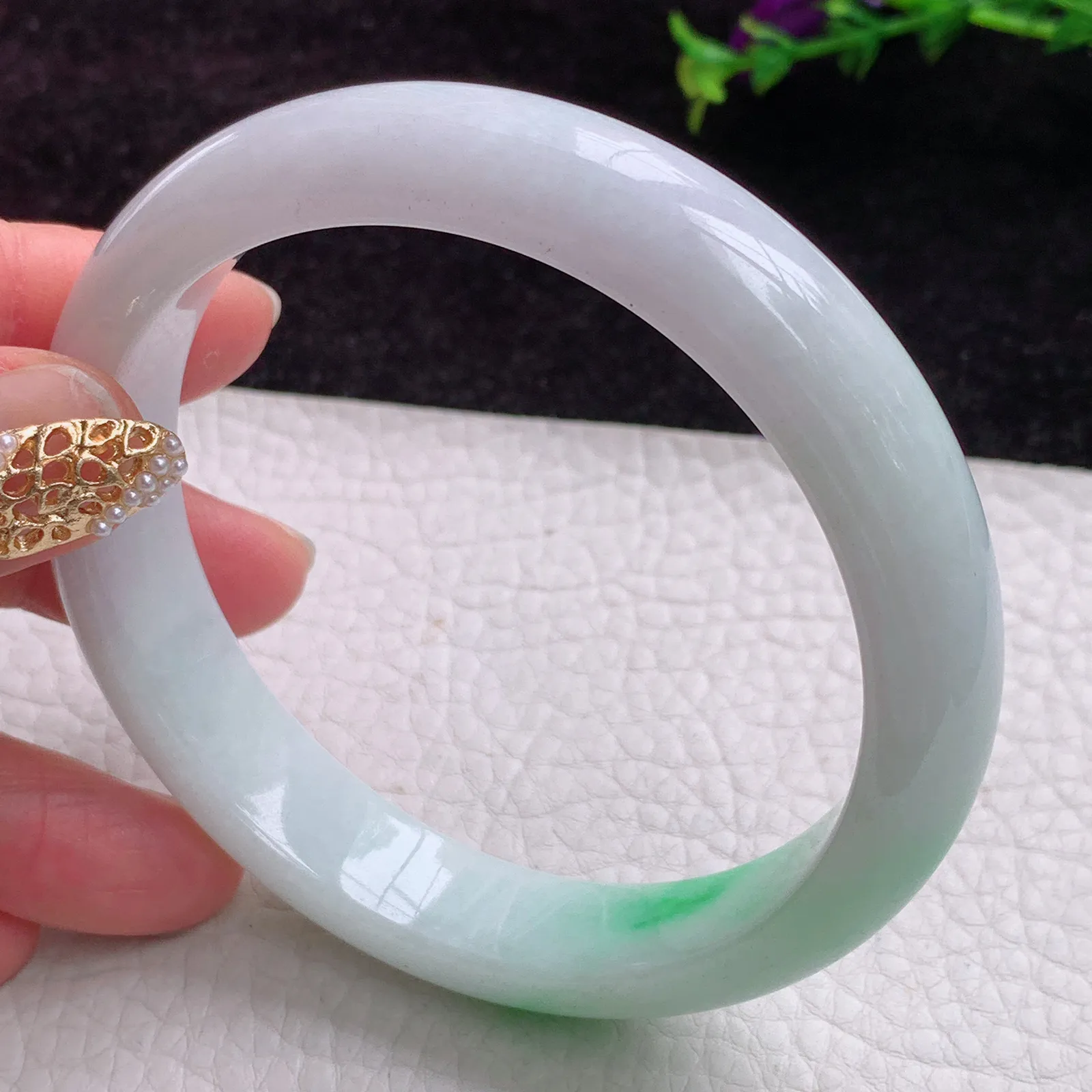 blm实拍 大圈口63*13*8缅甸翡翠胶感飘阳绿大气气百搭正圈翡翠玉手镯 平安镯