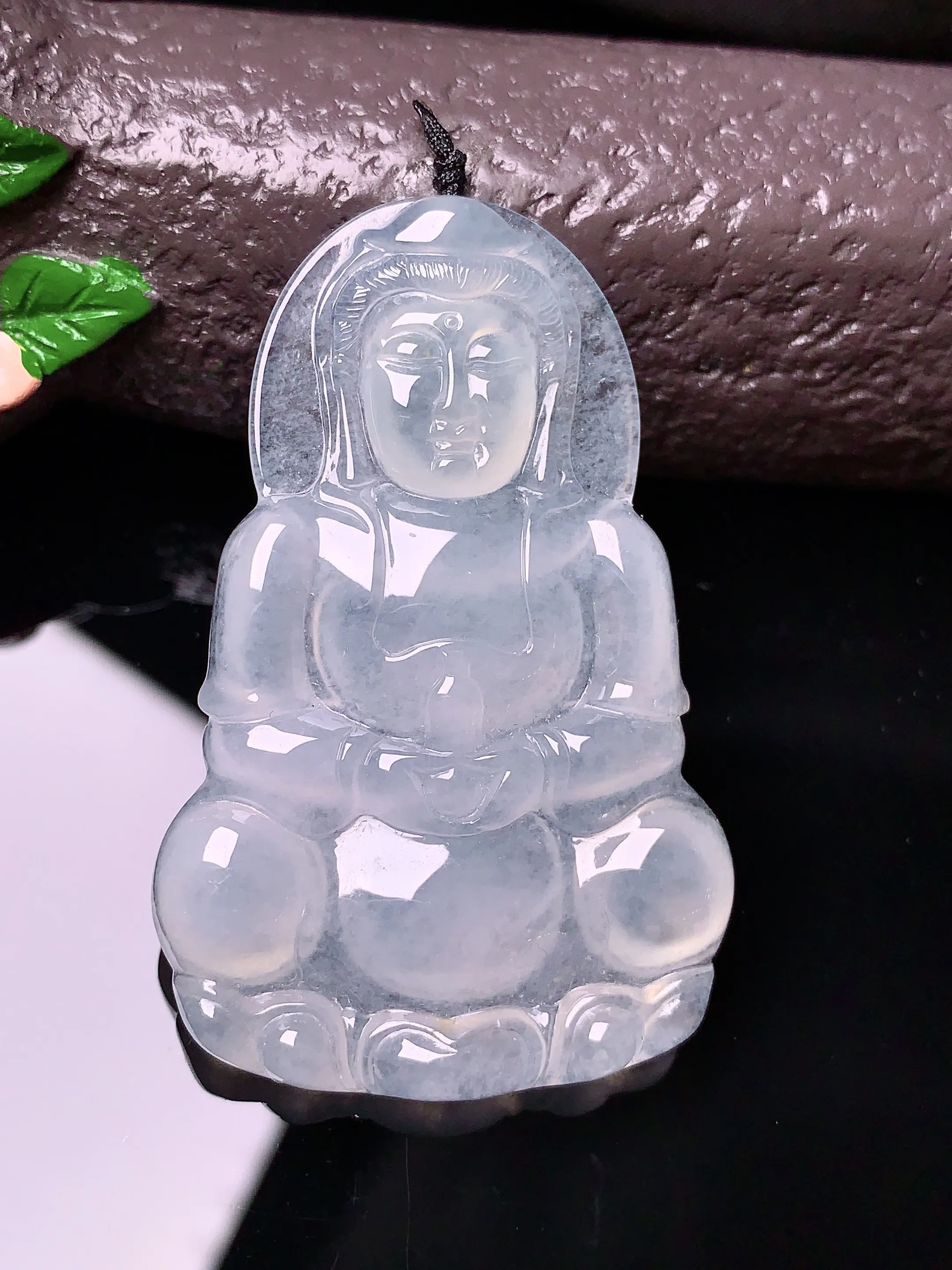 冰种观音菩萨吊坠 玉质细腻 色泽艳丽 整体尺寸49.1*31.7*5