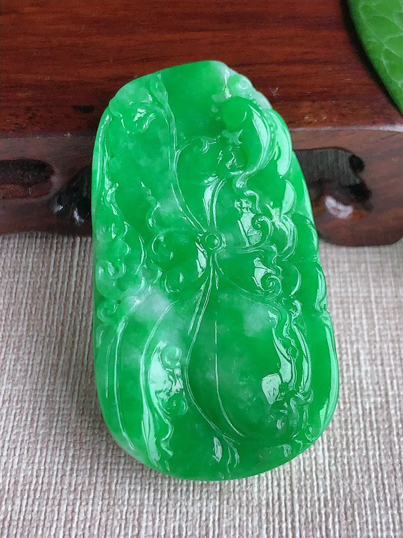 缅甸a货翡翠ddj老坑冰种飘阳绿连年有余吊坠  整体54.4×30.8×9.6mm 32.00