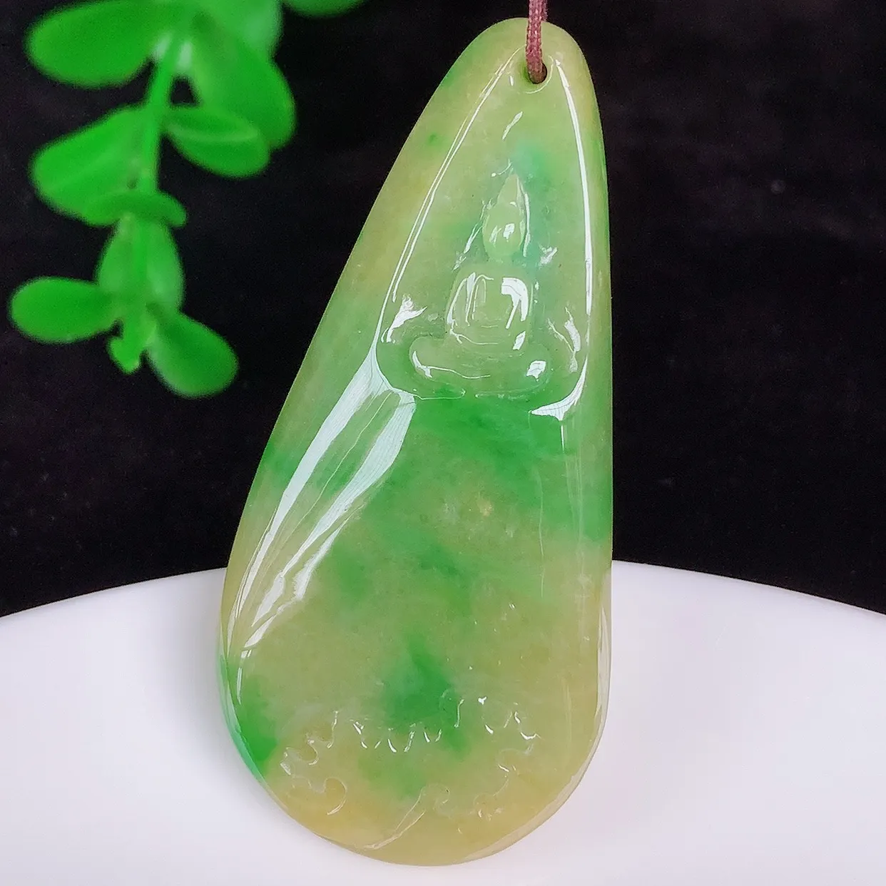 自然光实拍，冰润冰糯种双彩黄加绿翡翠悟道吊坠，翡翠悟道寓意“祥和，安宁，吉祥，幸福”，佩戴效果优雅迷人，性价比超高！#97.17