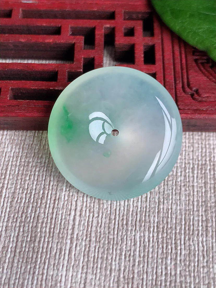 缅甸a货翡翠ddj老坑冰种飘绿平安扣吊坠 整体26.2×5.7mm 8.29