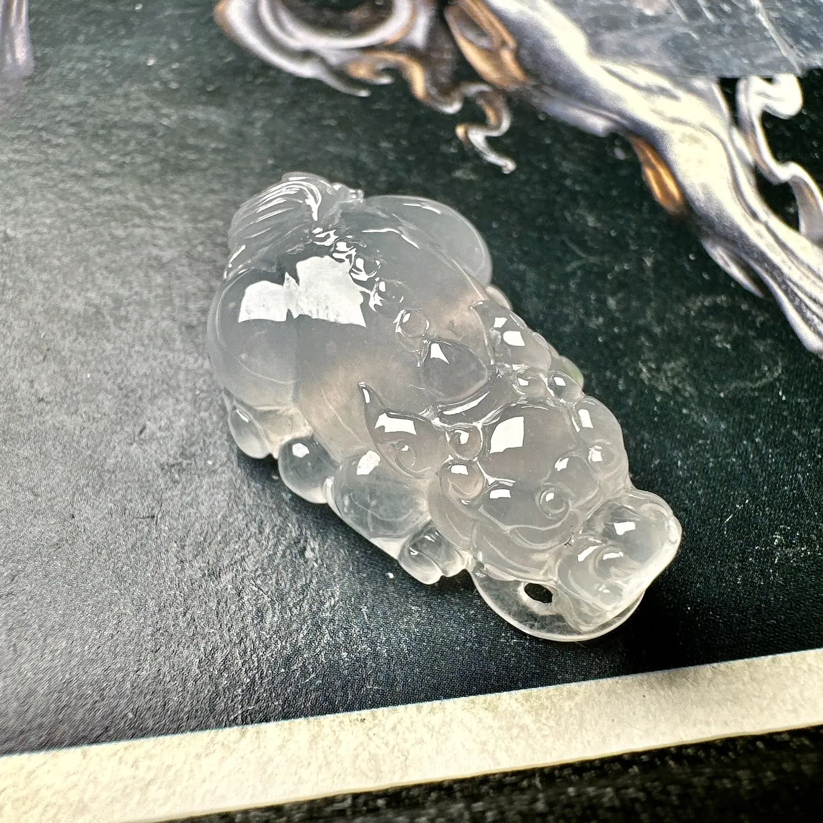 【冰种貔貅】冰度很好，晶莹剔透，局部高冰，种水色俱全，难得一见。