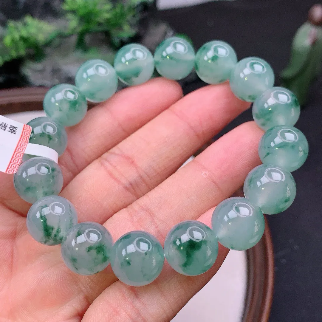 天然A货翡翠冰飘花起胶圆珠手串
尺寸13mm  重59.15g